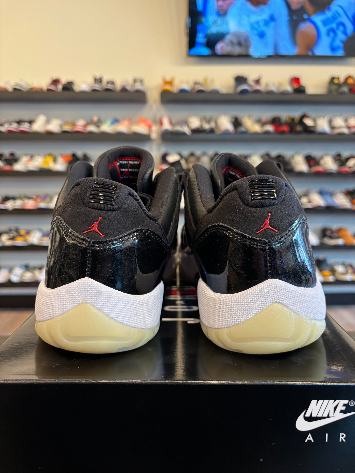 Jordan 11 Low 72-10 Size 11 Pre-Owned