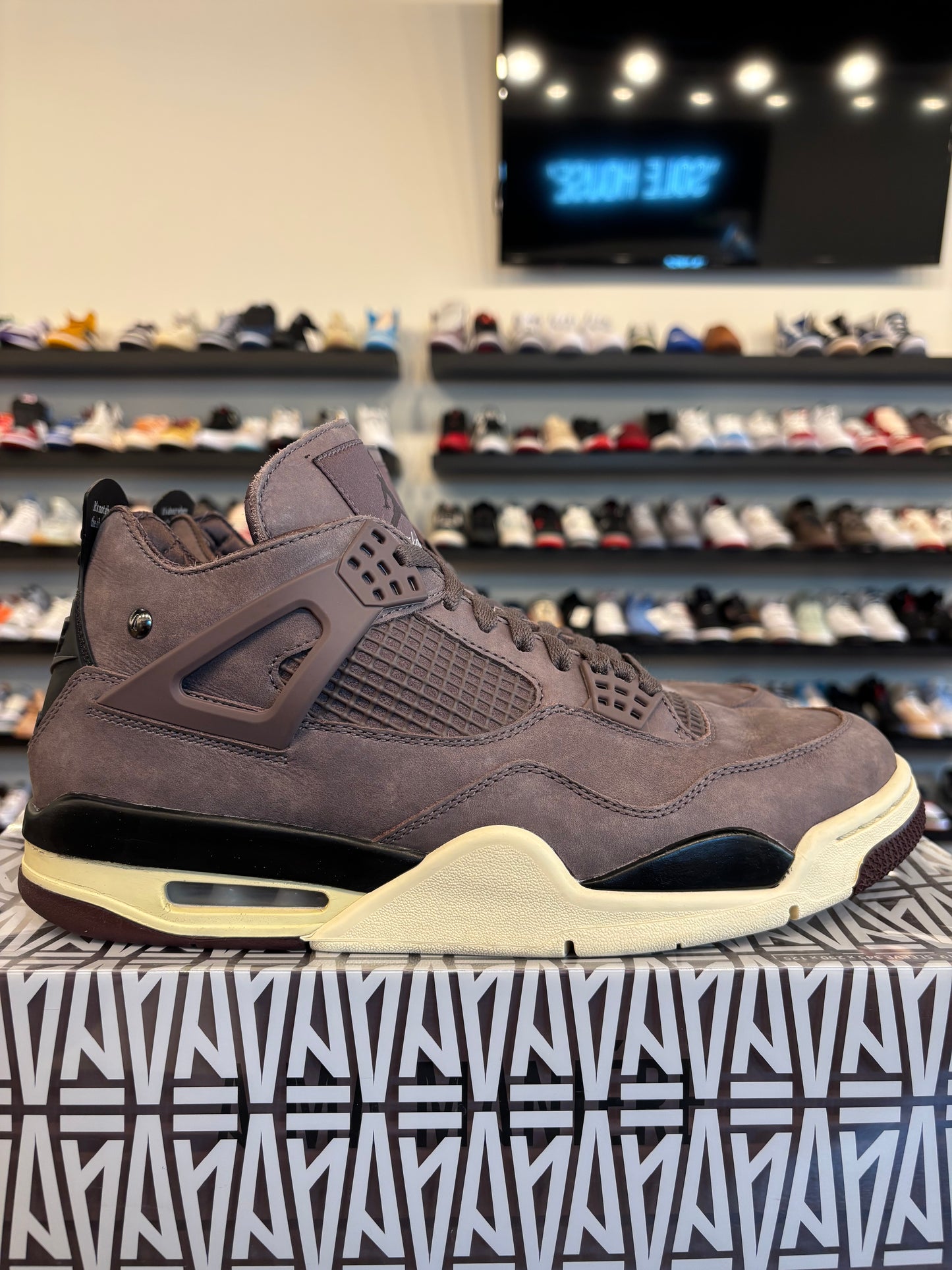 Jordan 4 A Ma Maniere Violet Ore Size 11 Pre-Owned