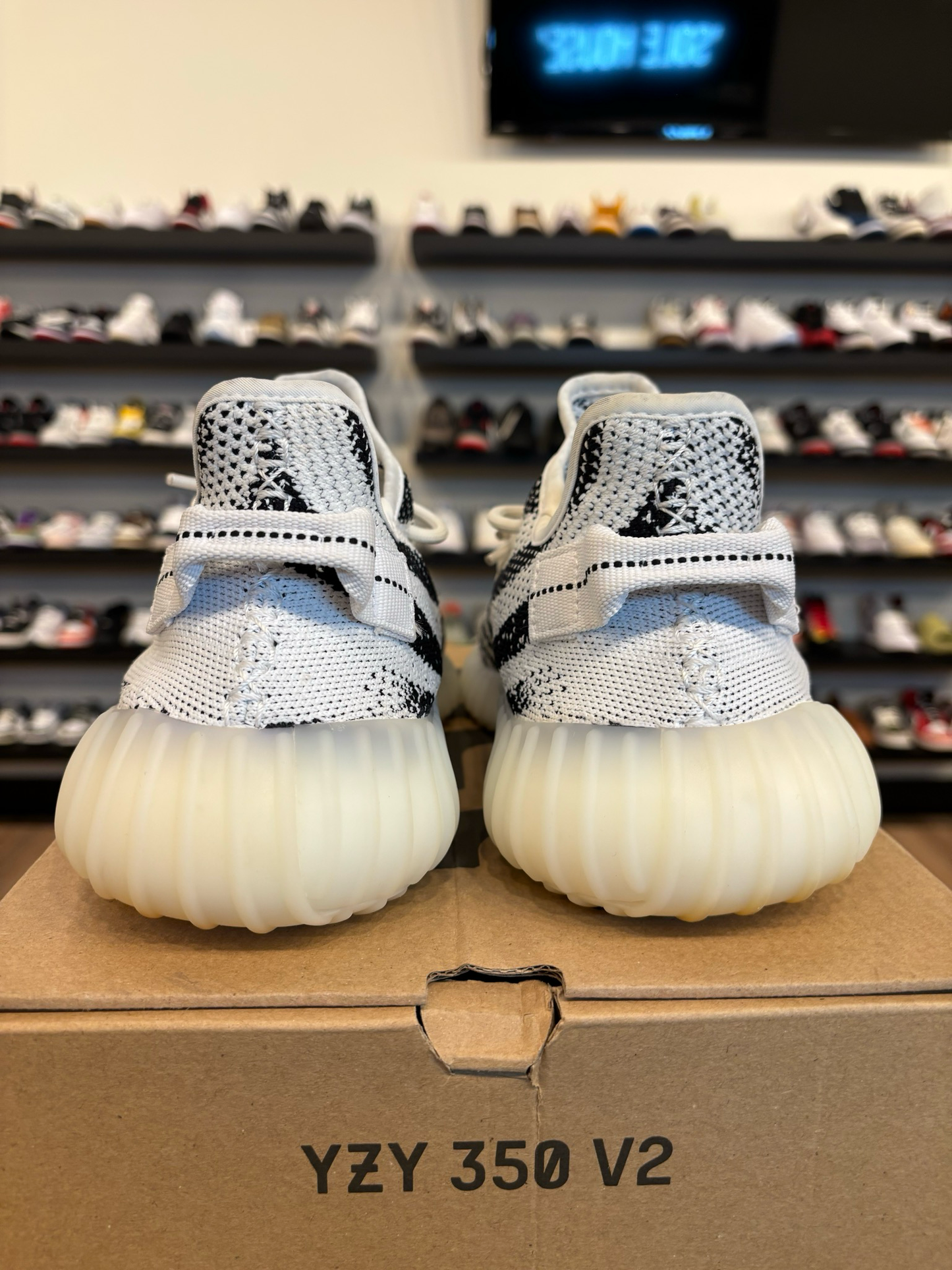 Yeezy 350 V2 Zebra Size 10 Pre-Owned