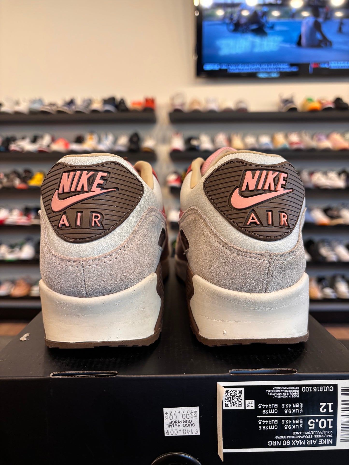 Nike Air Max 90 Bacon Size 10.5 Pre-Owned (Half Box)