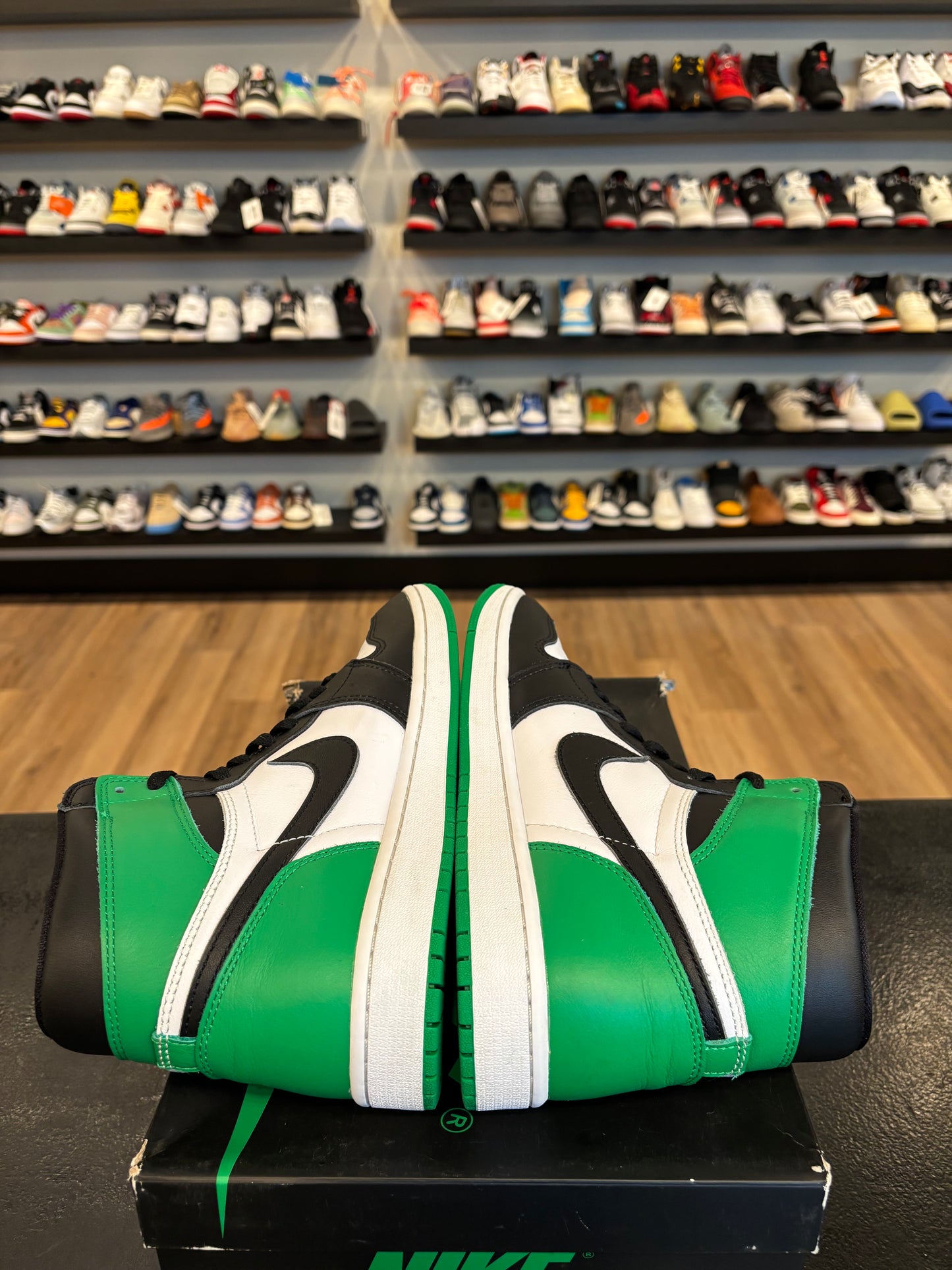 Jordan 1 Lucky Green Size 9.5 Pre-Owned