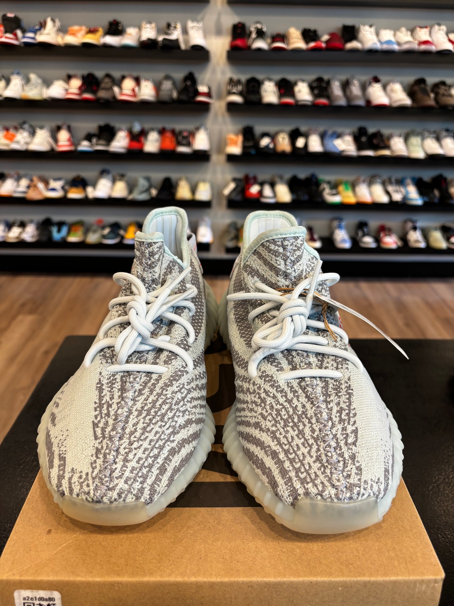 Yeezy 350 V2 Blue Tint Size 10.5 Brand New
