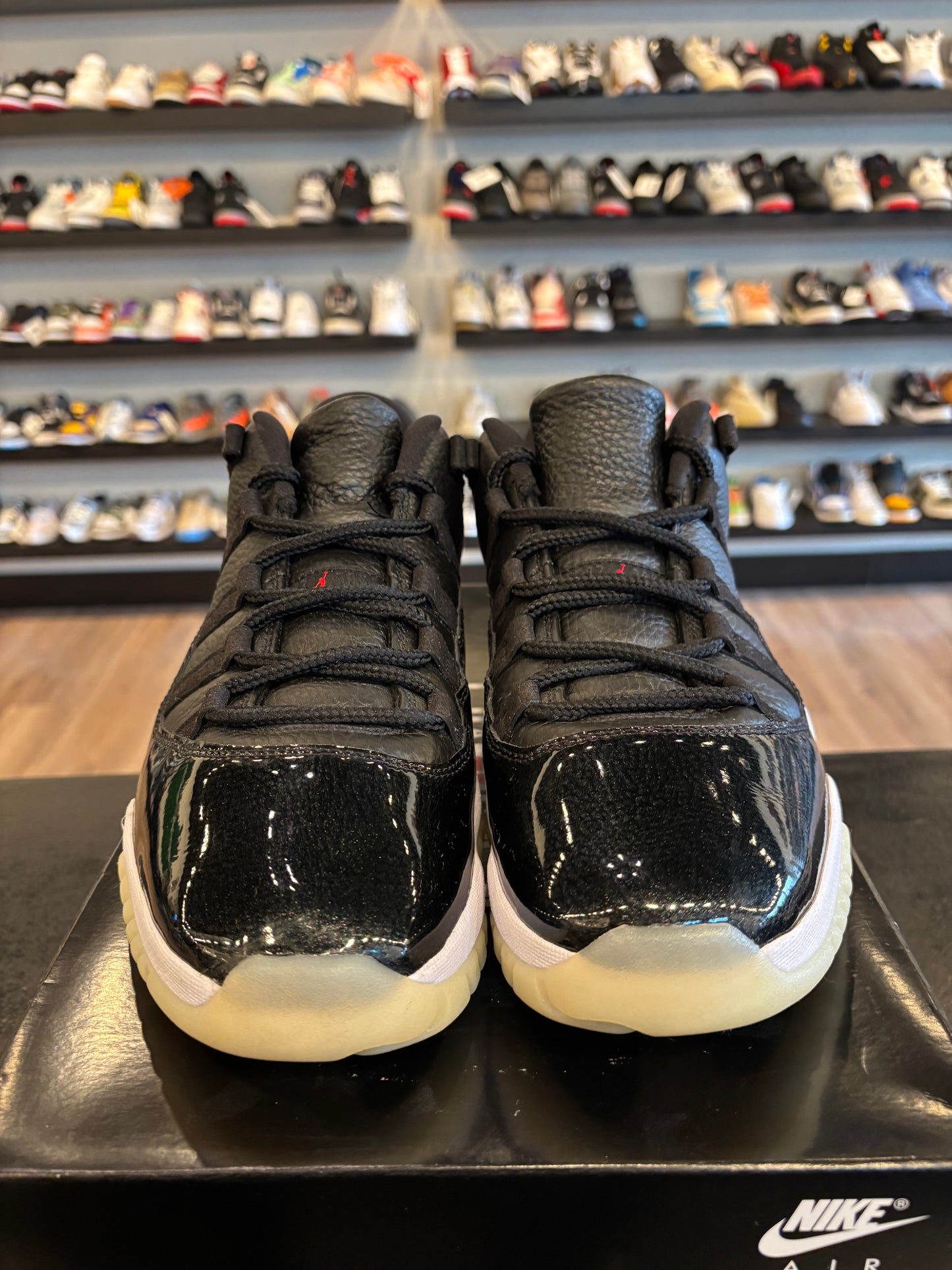 Jordan 11 Low 72-10 Size 11 Pre-Owned
