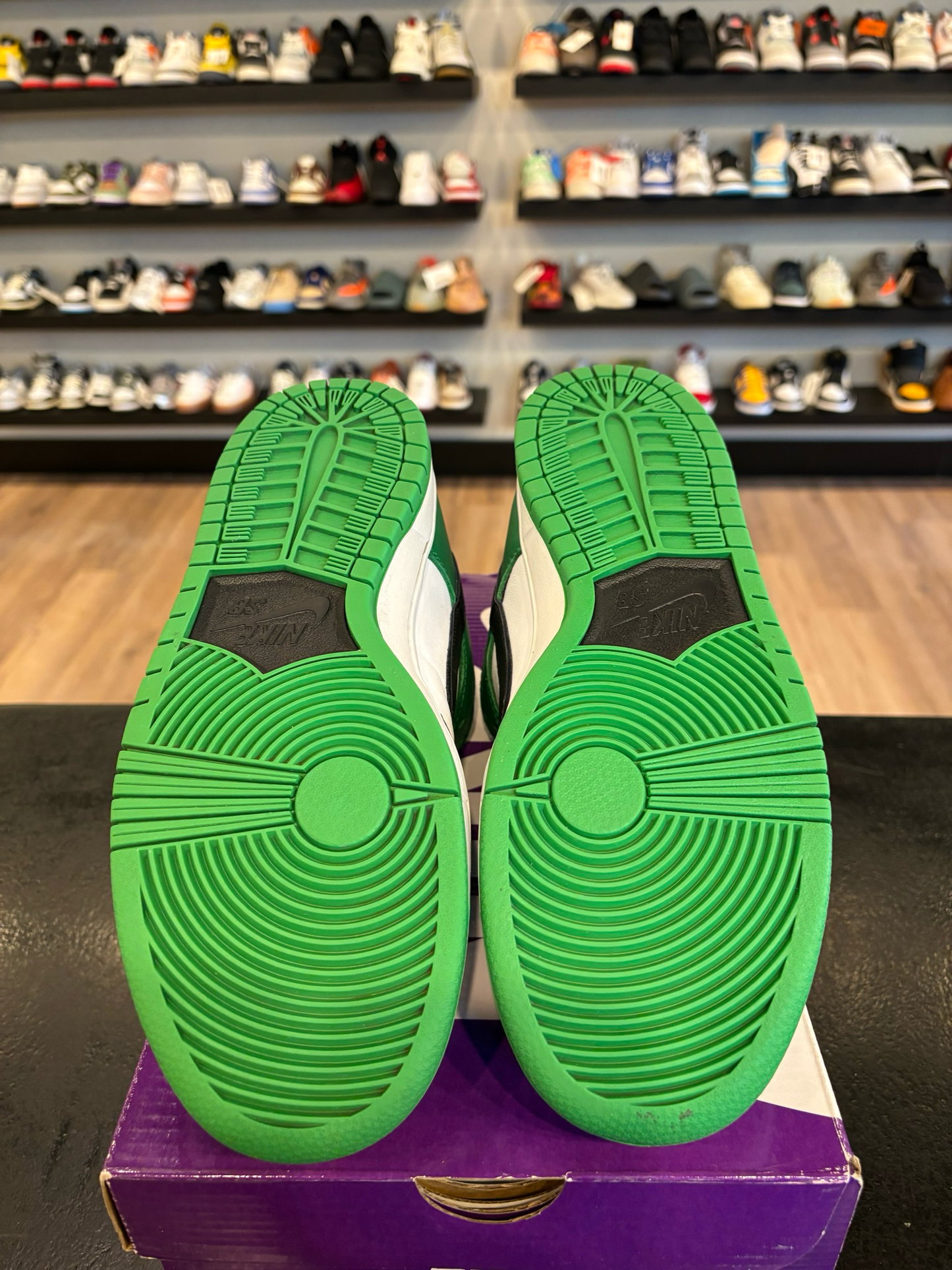 Nike SB Dunk Low Classic Green Size 8 Pre-Owned