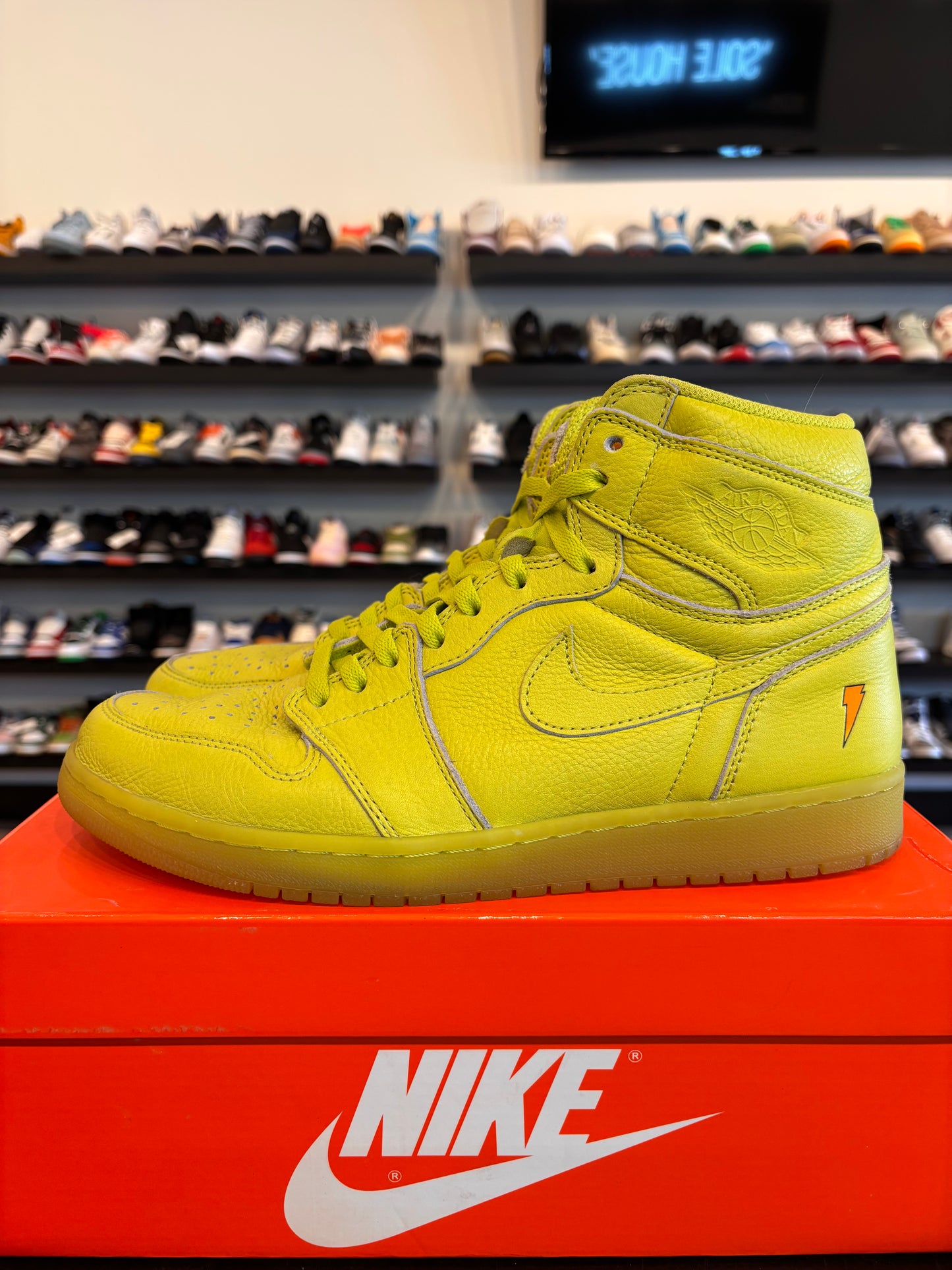 Jordan 1 Gatorade Yellow Size 11 Pre-Owned