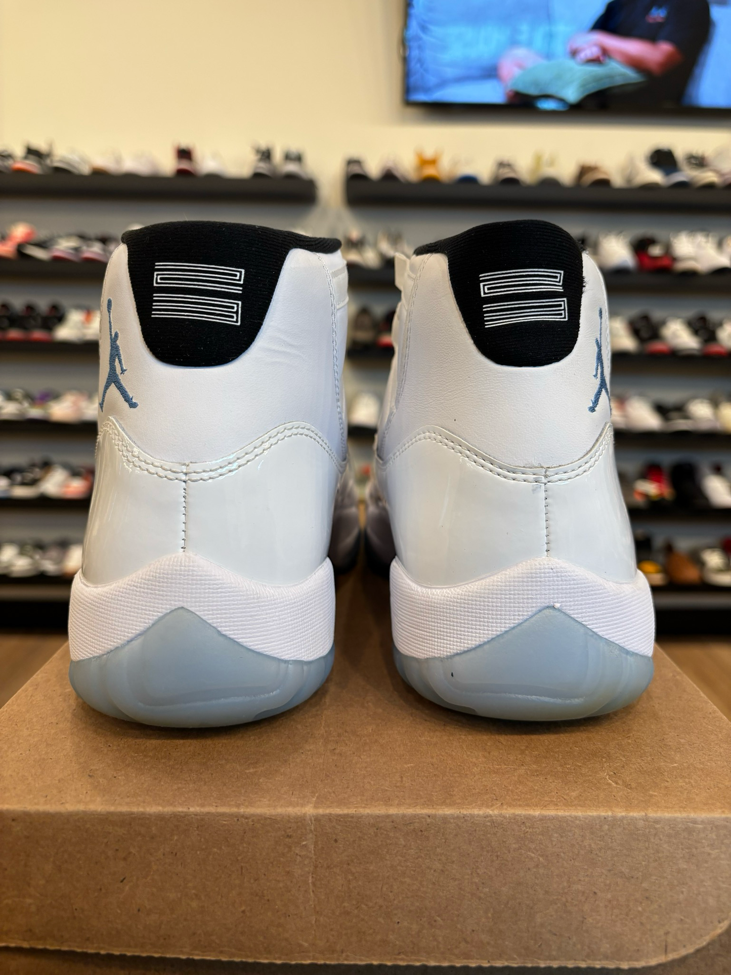 Jordan 11 Legend Blue 2024 Size 9.5 Pre-Owned