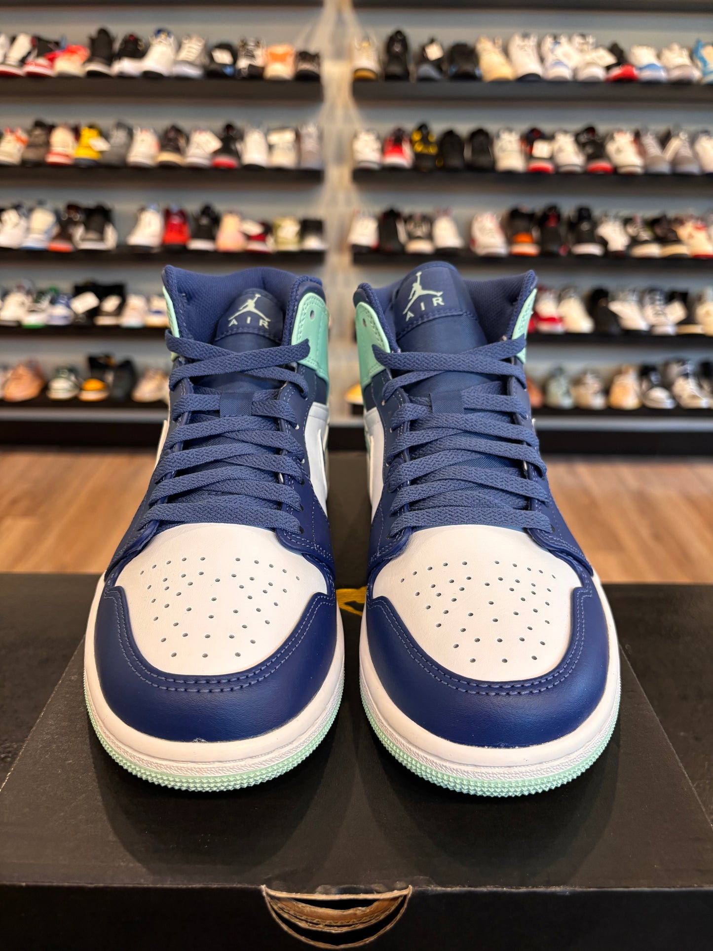 Jordan 1 Mid Mystic Navy Mint Size 8 Brand New