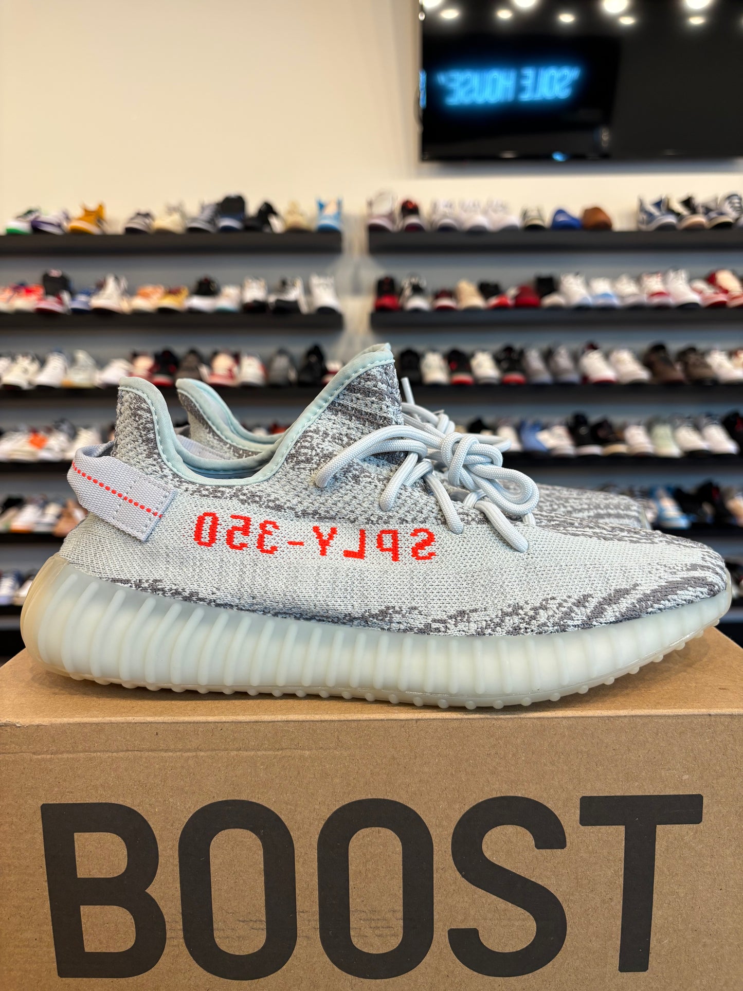 Yeezy 350 V2 Blue Tint Size 10.5 Brand New