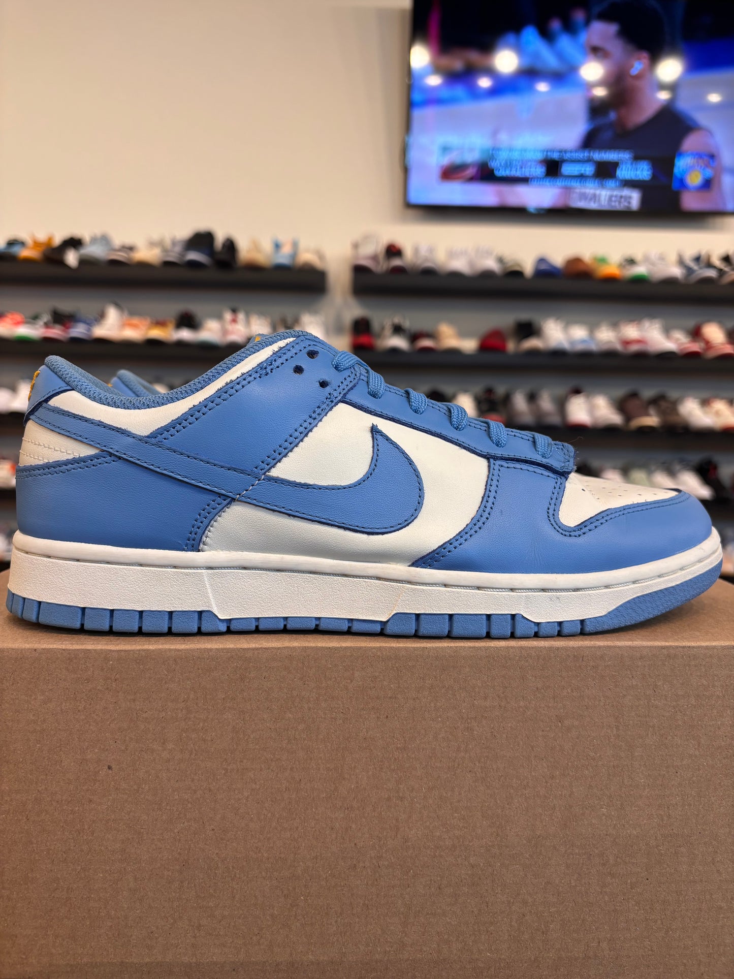 Nike Dunk Low UNC Size 9 Pre-Owned (No Box)