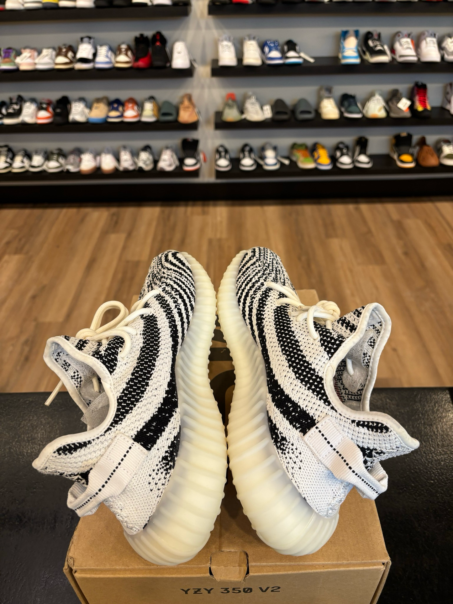 Yeezy 350 V2 Zebra Size 10 Pre-Owned