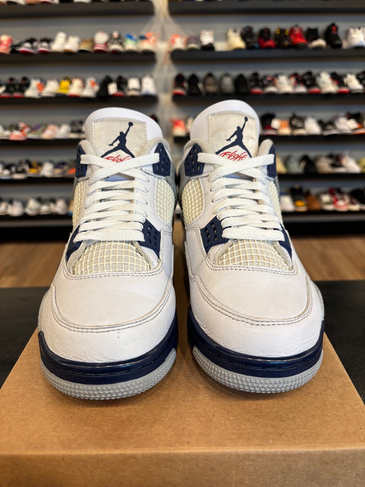Jordan 4 Midnight Navy Size 8.5 Pre-Owned (No Box)