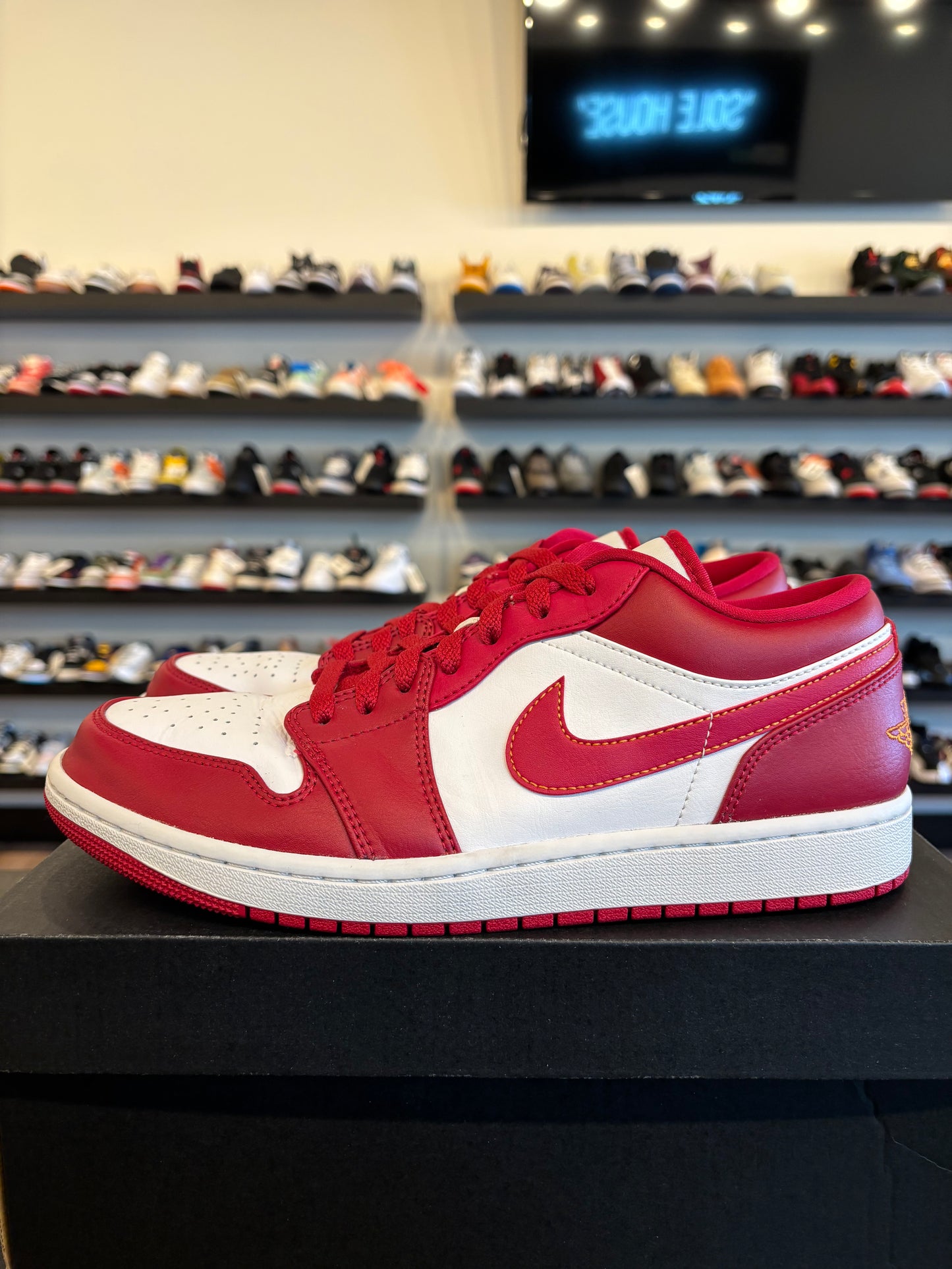 Jordan 1 Low Cardinal Red Size 10 Pre-Owned