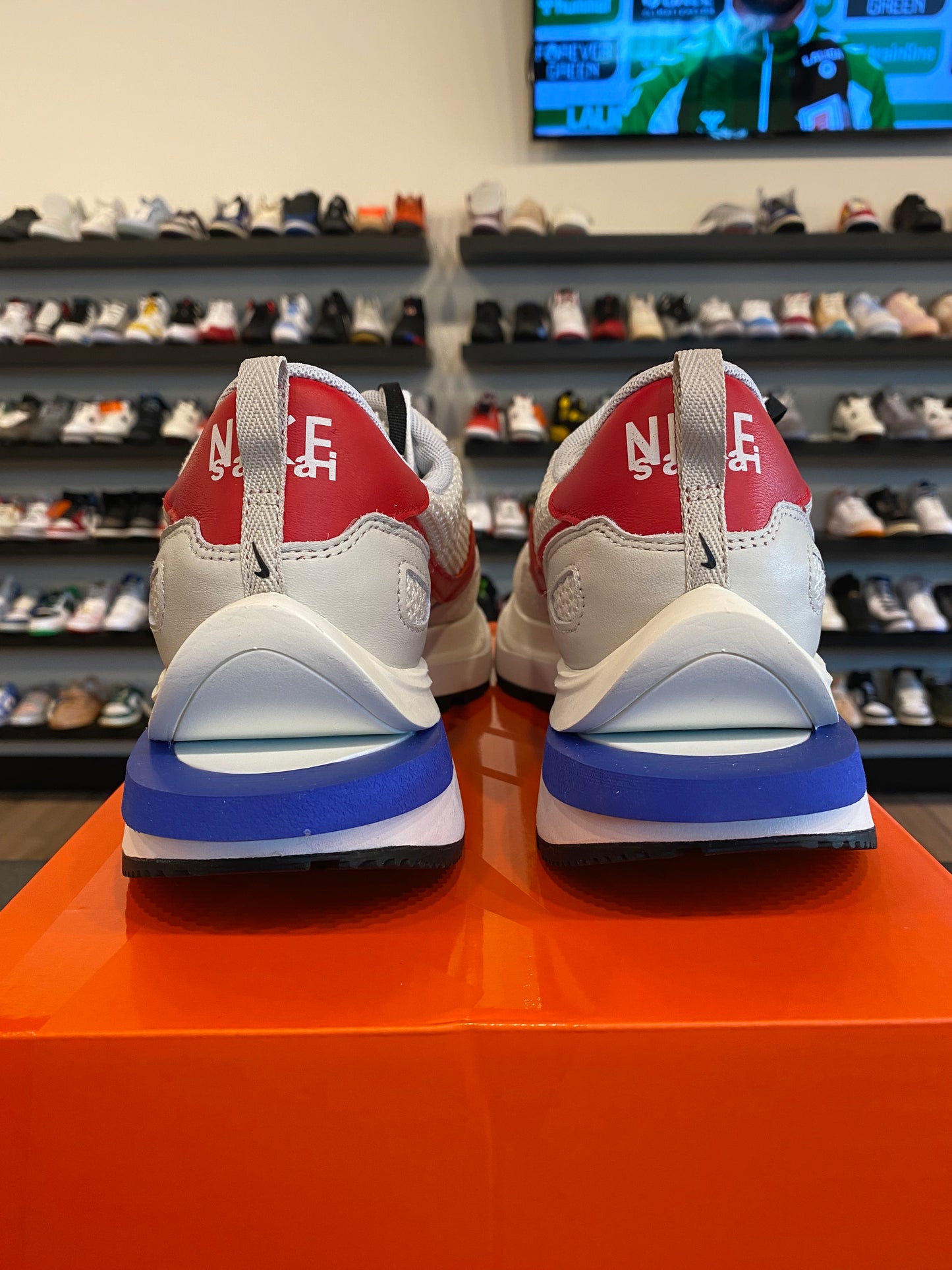 Nike Sacai Vaporwaffle Fuchsia Game Royal Size 12 Brand New