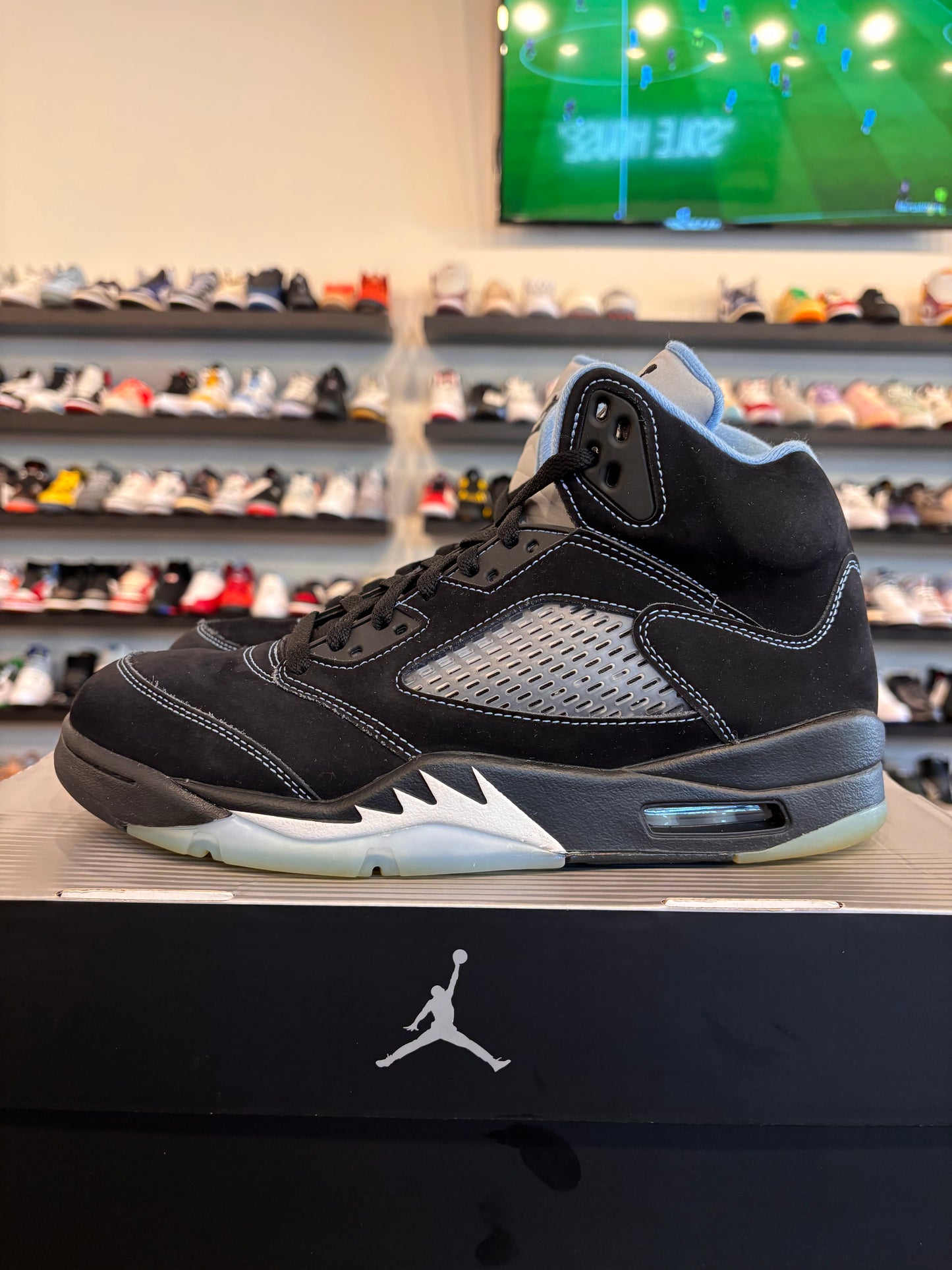 Jordan 5 Black UNC Size 9 Pre-Owned
