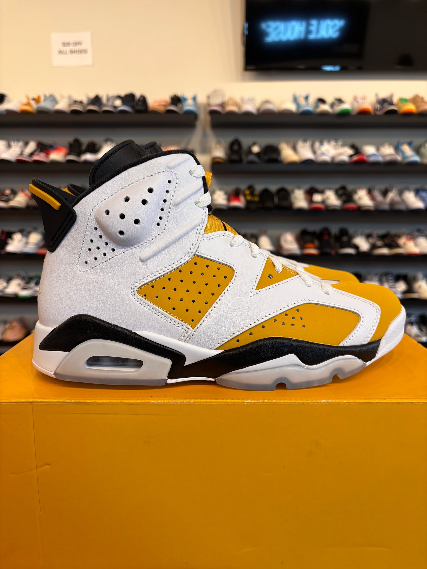 Jordan 6 Yellow Ochre Size 9 Brand New