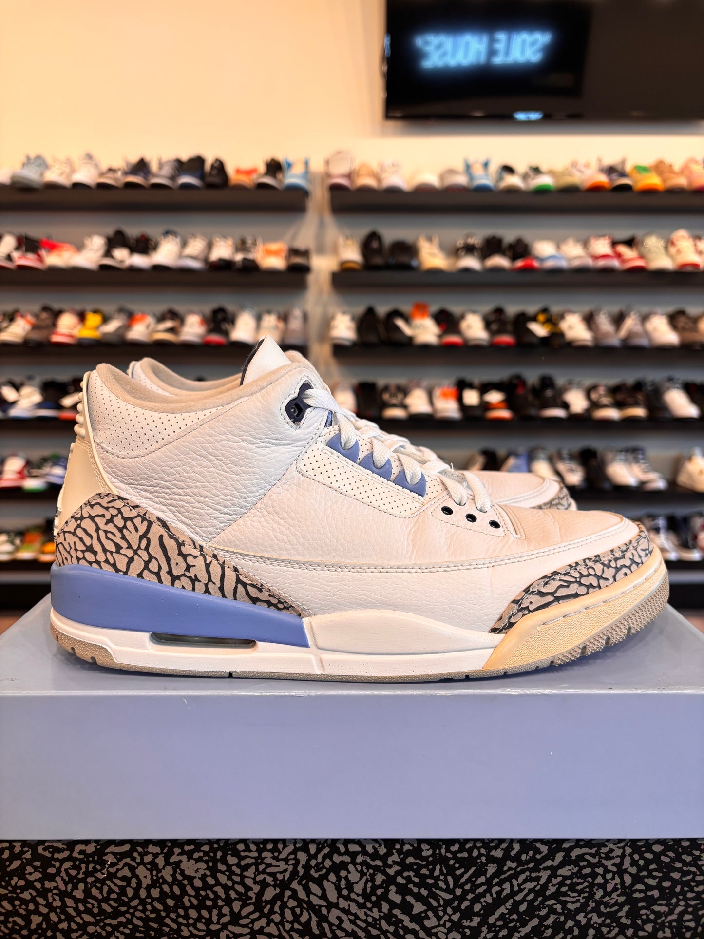 Jordan 3 UNC Size 10 Pre-Owned