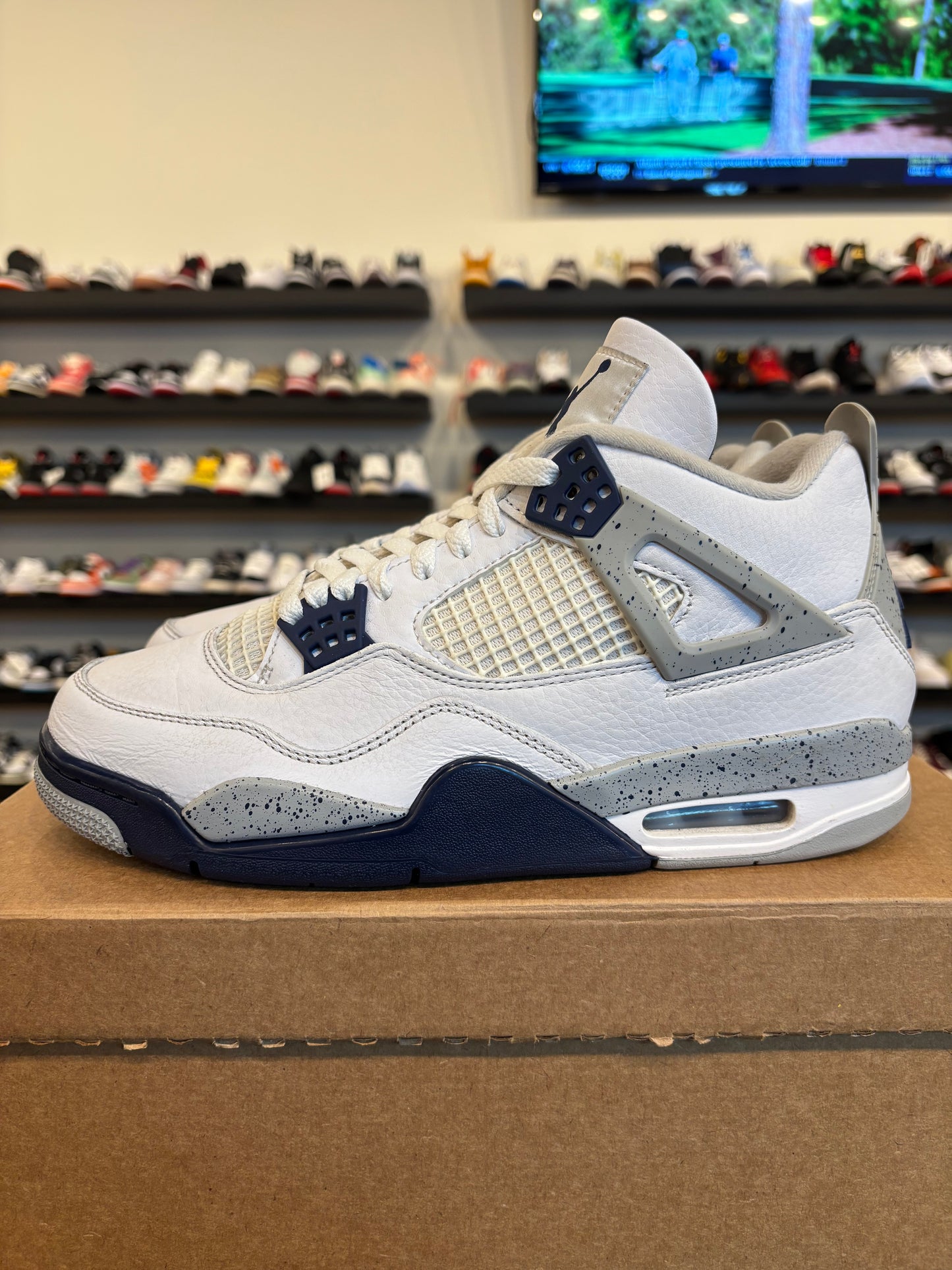 Jordan 4 Midnight Navy Size 8.5 Pre-Owned (No Box)
