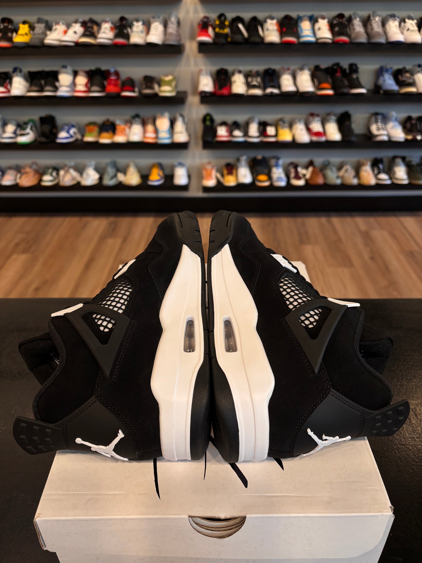 Jordan 4 White Thunder Size 9.5 Brand New