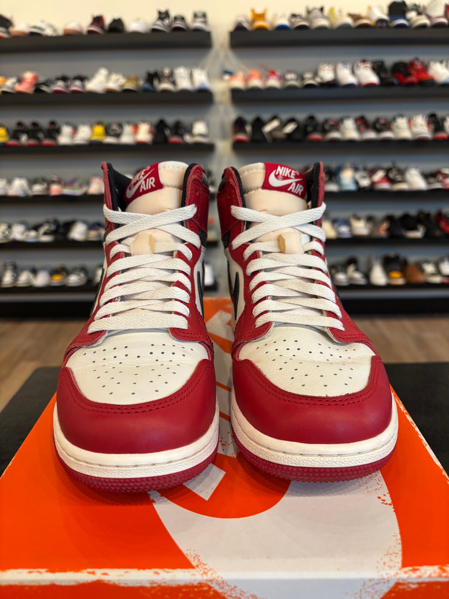 Jordan 1 Lost and Found Size 6Y (7.5W) Pre-Owned