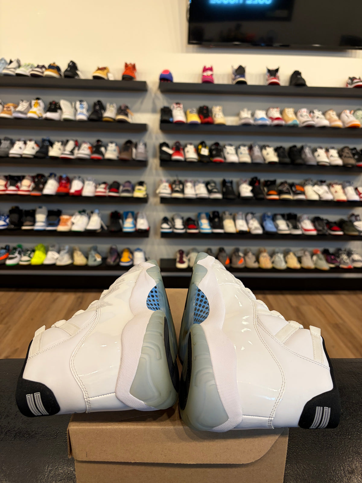 Jordan 11 Legend Blue 2024 Size 10.5 Pre-Owned (No Box)