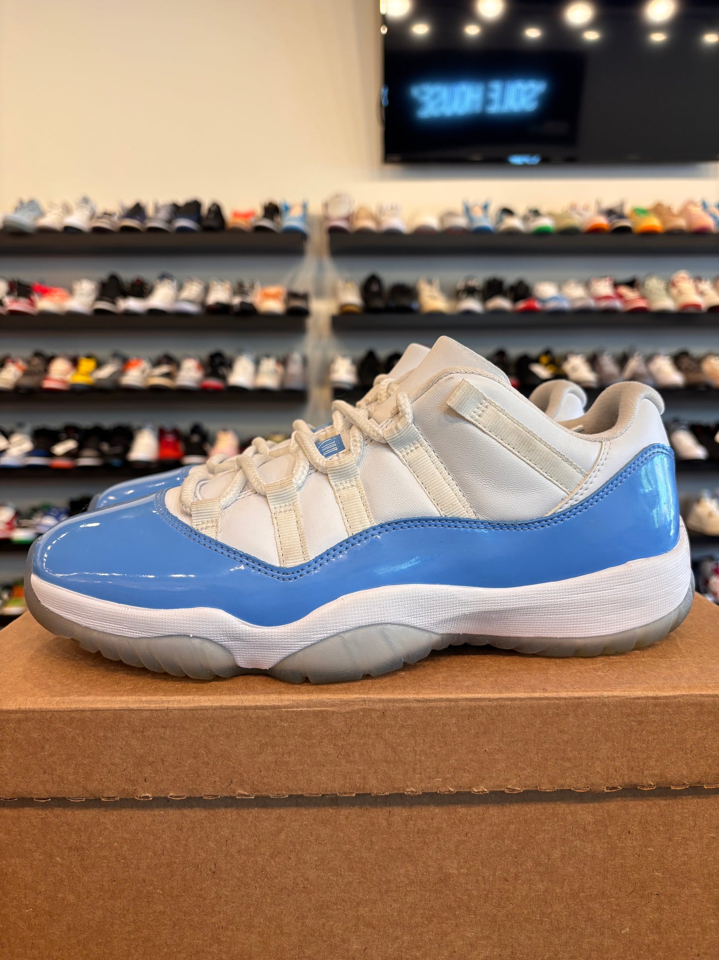 Jordan 11 Low UNC 2017 Size 9.5 Pre-Owned (No Box)