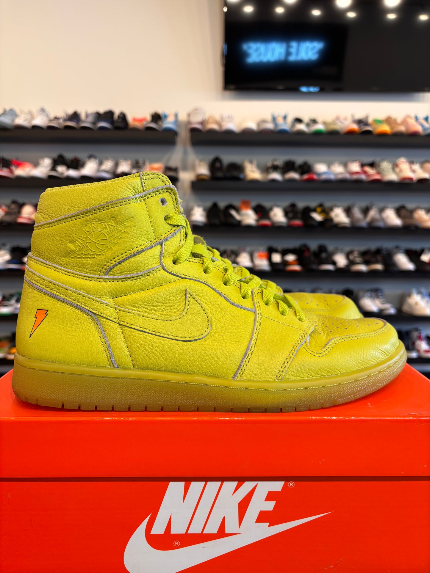 Jordan 1 Gatorade Yellow Size 11 Pre-Owned