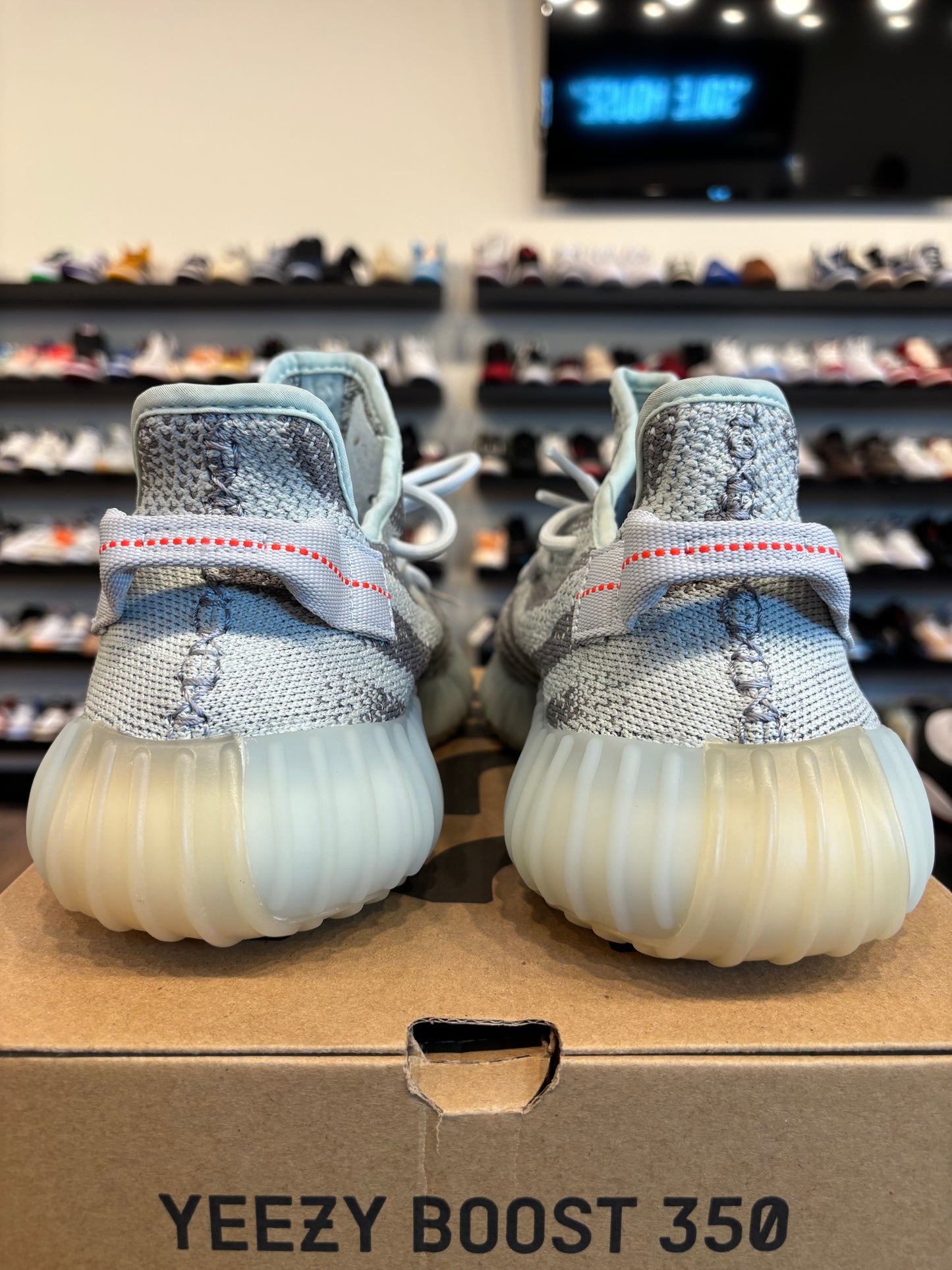 Yeezy 350 V2 Blue Tint Size 10.5 Brand New