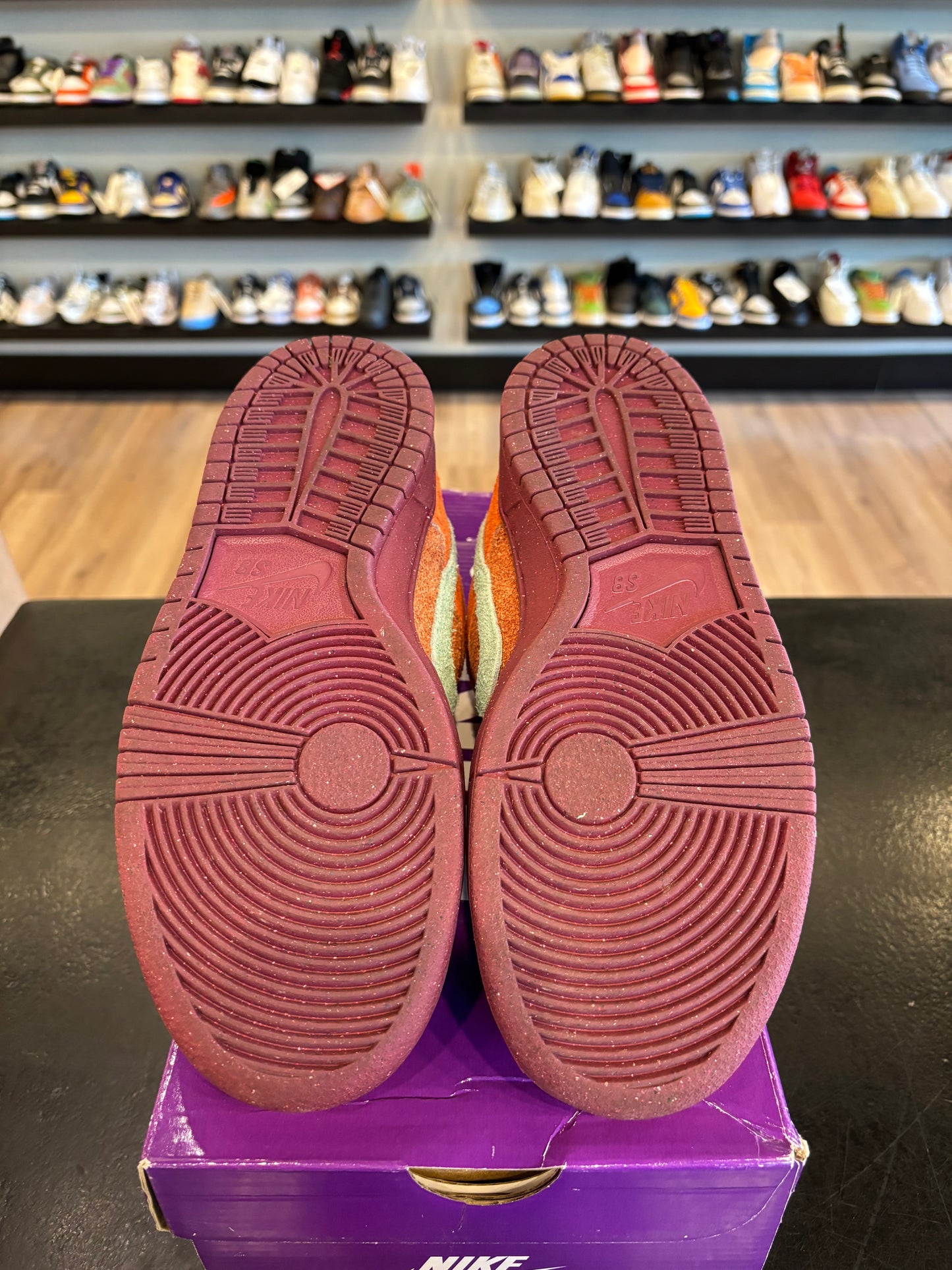 Nike SB Dunk Low Mystic Red Rosewood Size 7 (8.5W) Pre-Owned