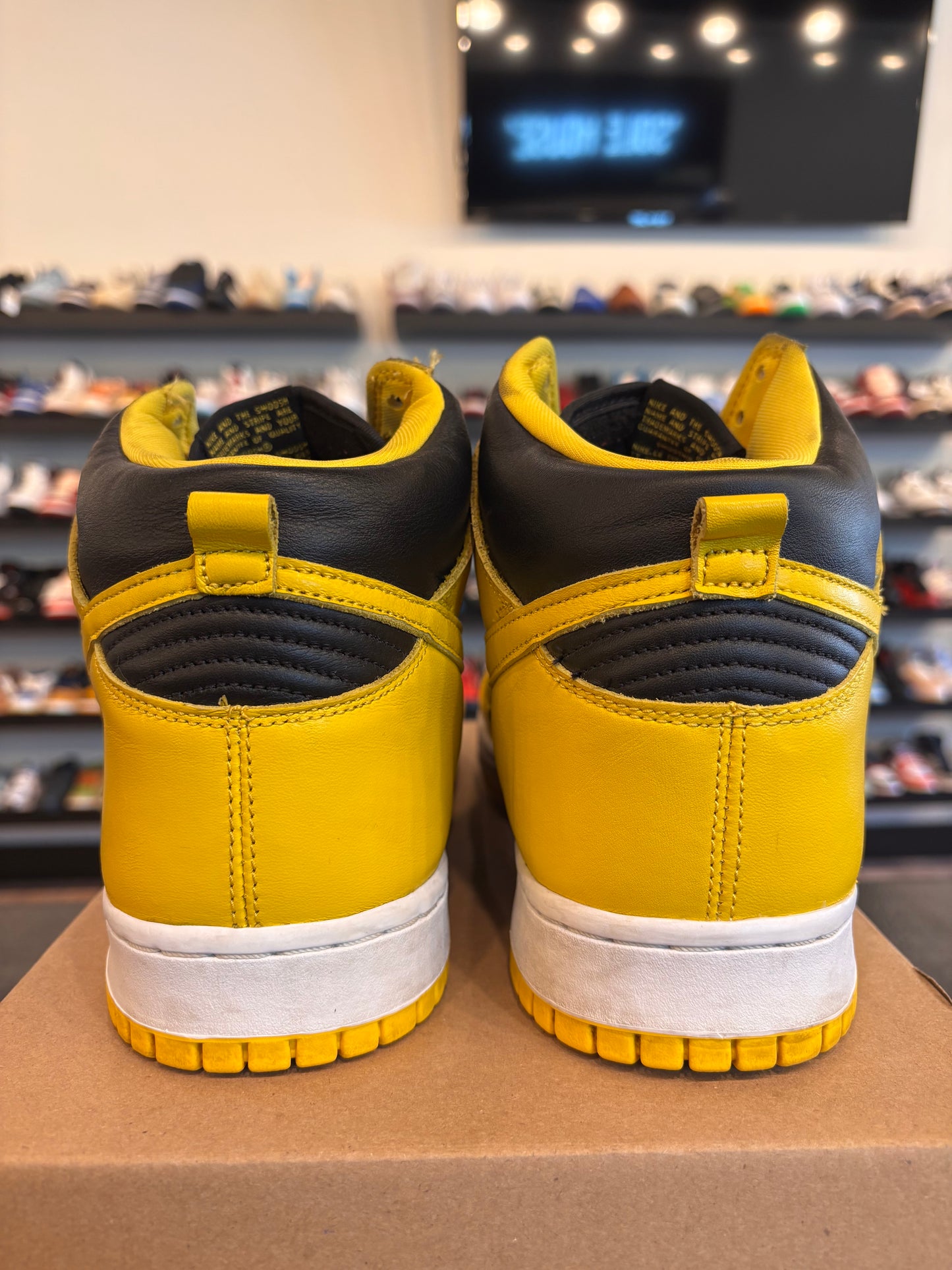 Nike Dunk High Maize Yellow Size 12 Pre-Owned (No Box)