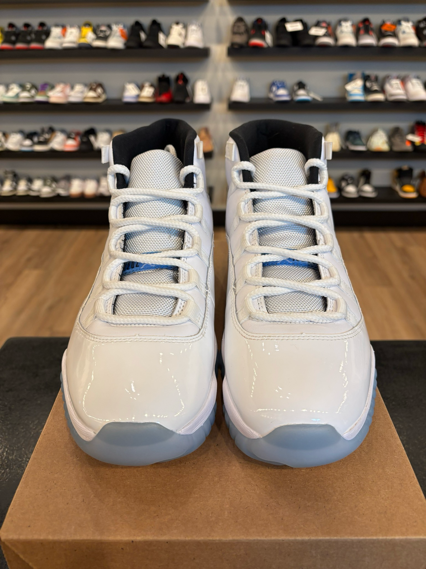 Jordan 11 Legend Blue 2024 Size 9.5 Pre-Owned