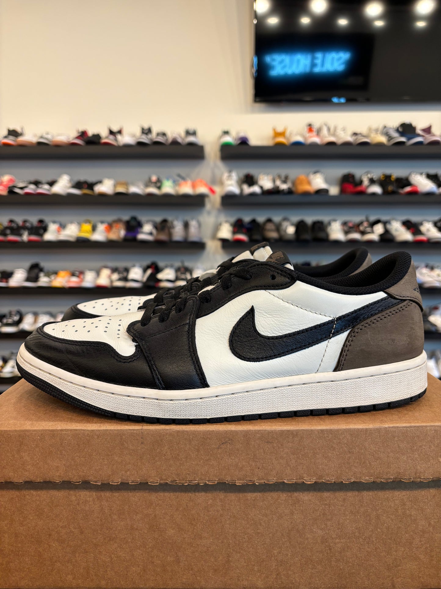 Jordan 1 Low Mocha Size 12 Pre-Owned (No Box)