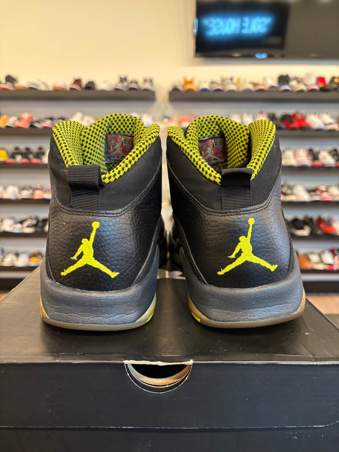 Jordan 10 Venom Size 13 Pre-Owned