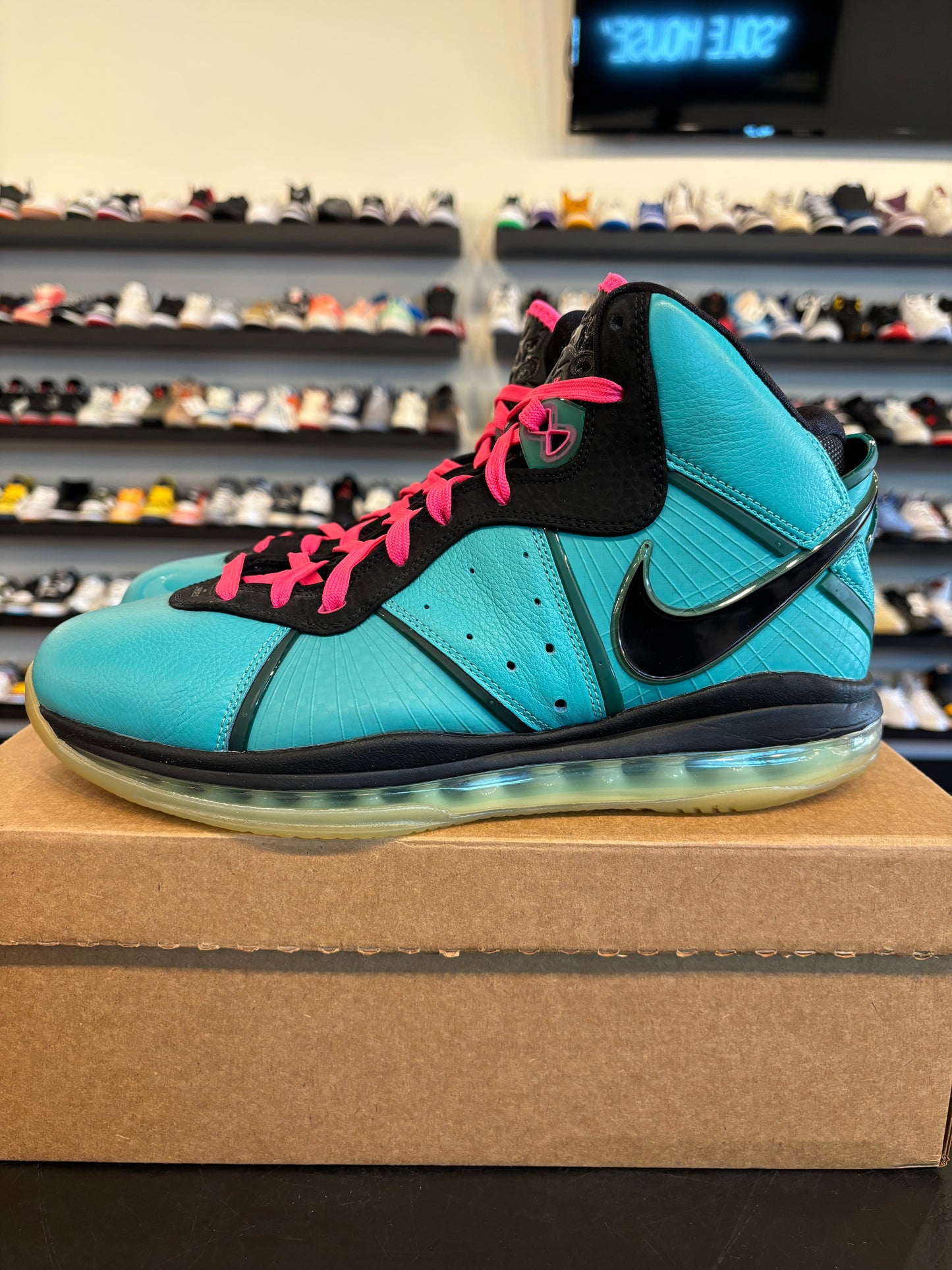 Nike LeBron 8 Pre-Heat South Beach Size 10.5 Pre-Owned (No Box)