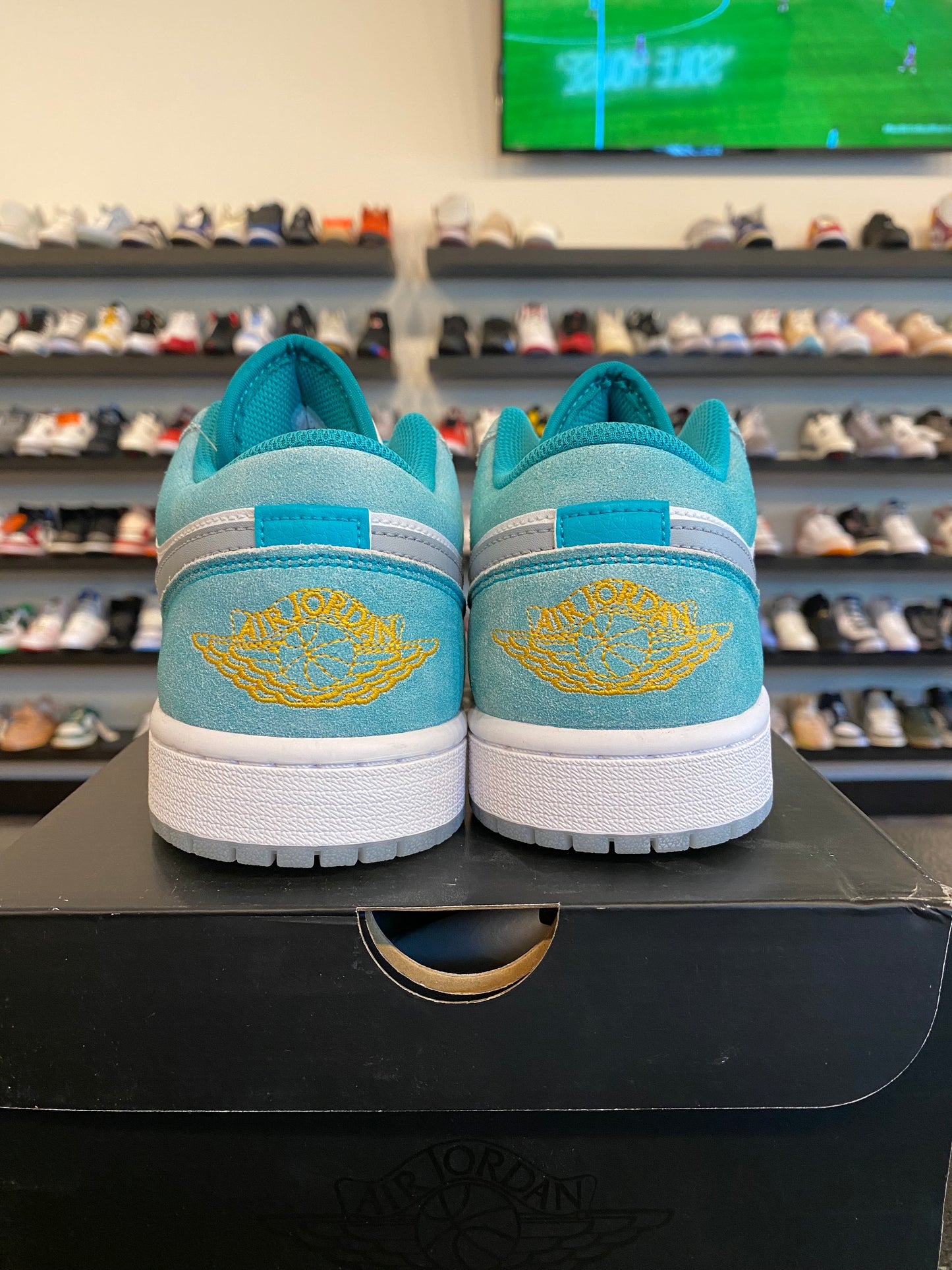 Jordan 1 Low New Emerald Size 7 Brand New