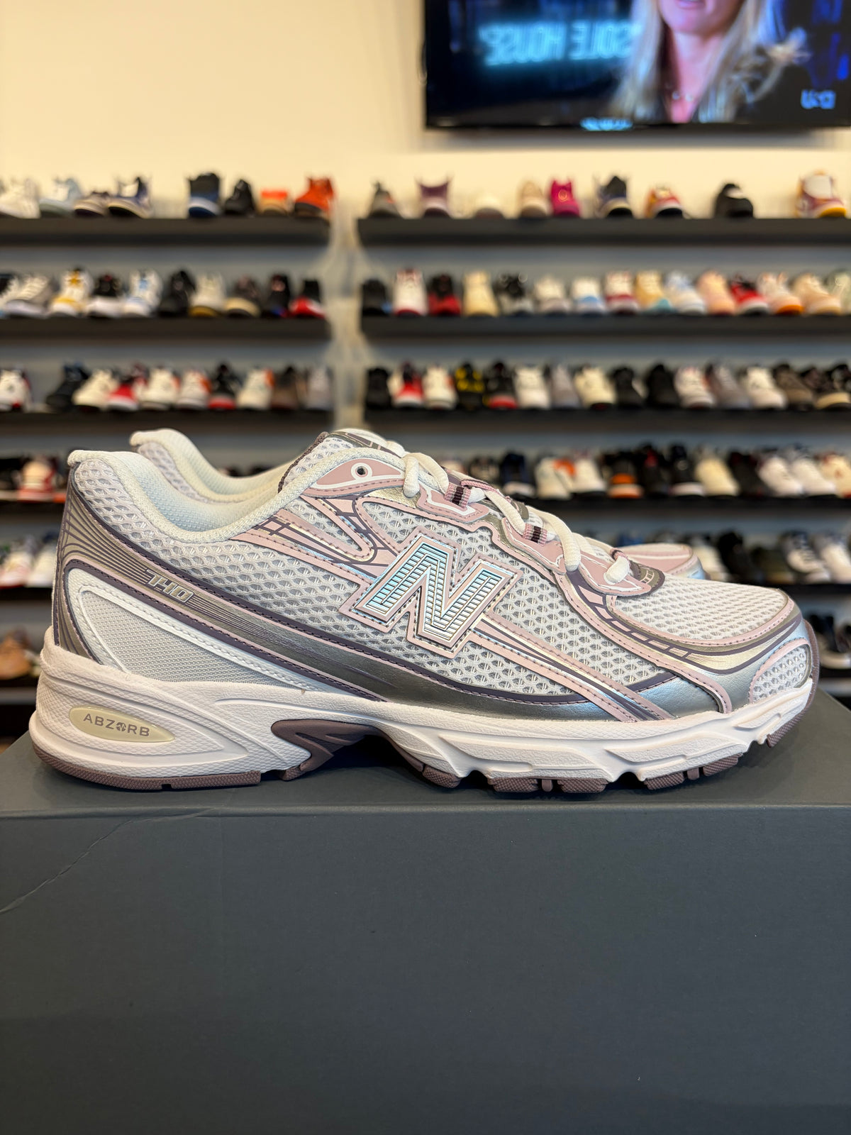 New Balance 740 Metallic Rose Size 8.5 Brand New