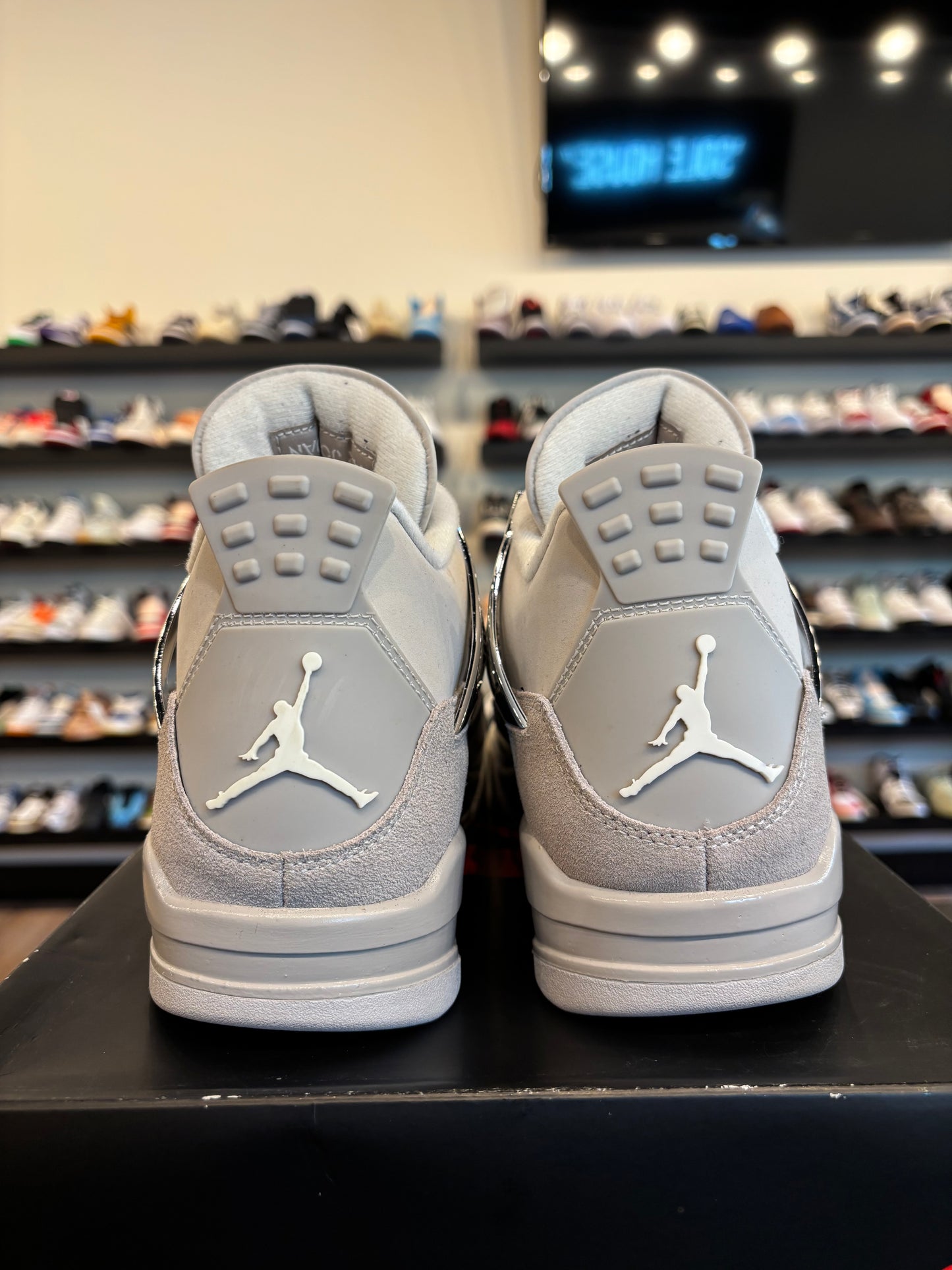 Jordan 4 Frozen Moment Size 10 (11.5W) Pre-Owned