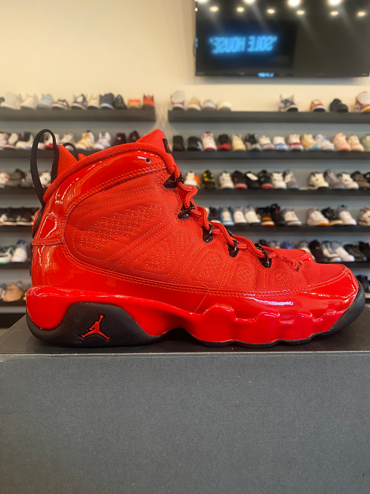 Jordan 9 Chile Red Size 5.5Y (7W) Pre-Owned