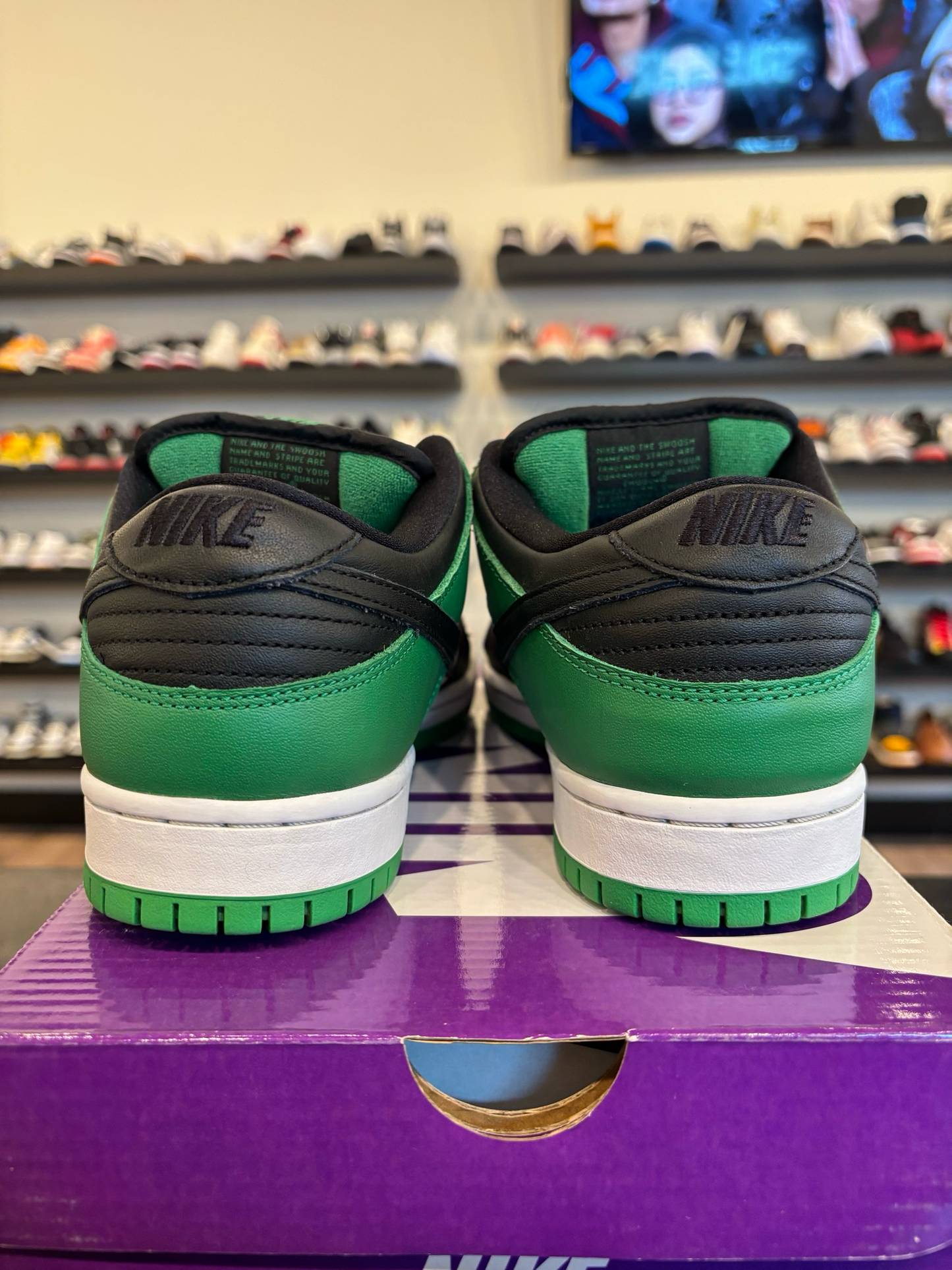 Nike SB Dunk Low Classic Green Size 8 Pre-Owned