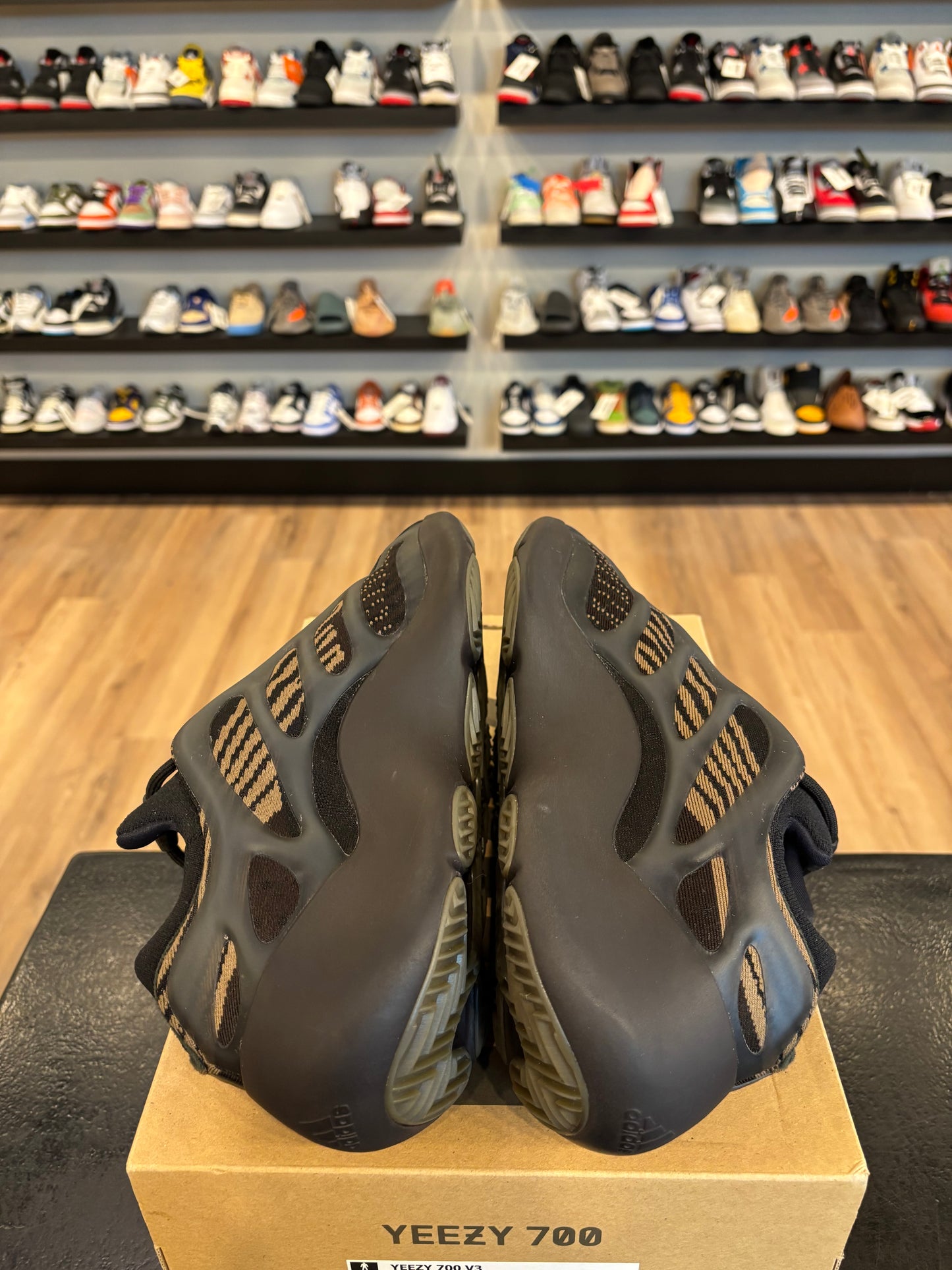 Yeezy 700 Clay Brown Size 10 Pre-Owned