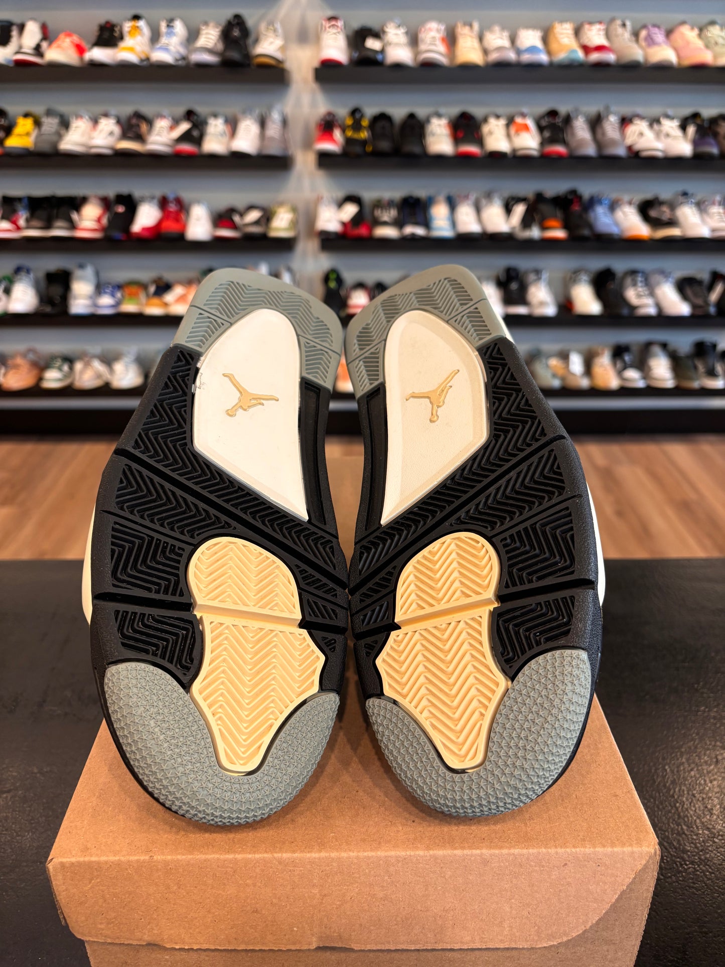 Jordan 4 Craft Olive Size 10.5 Pre-Owned (No Box)