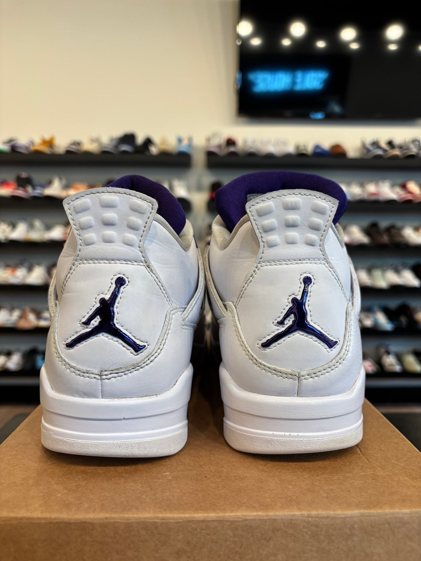Jordan 4 Purple Metallic Size 9 Pre-Owned (No Box)