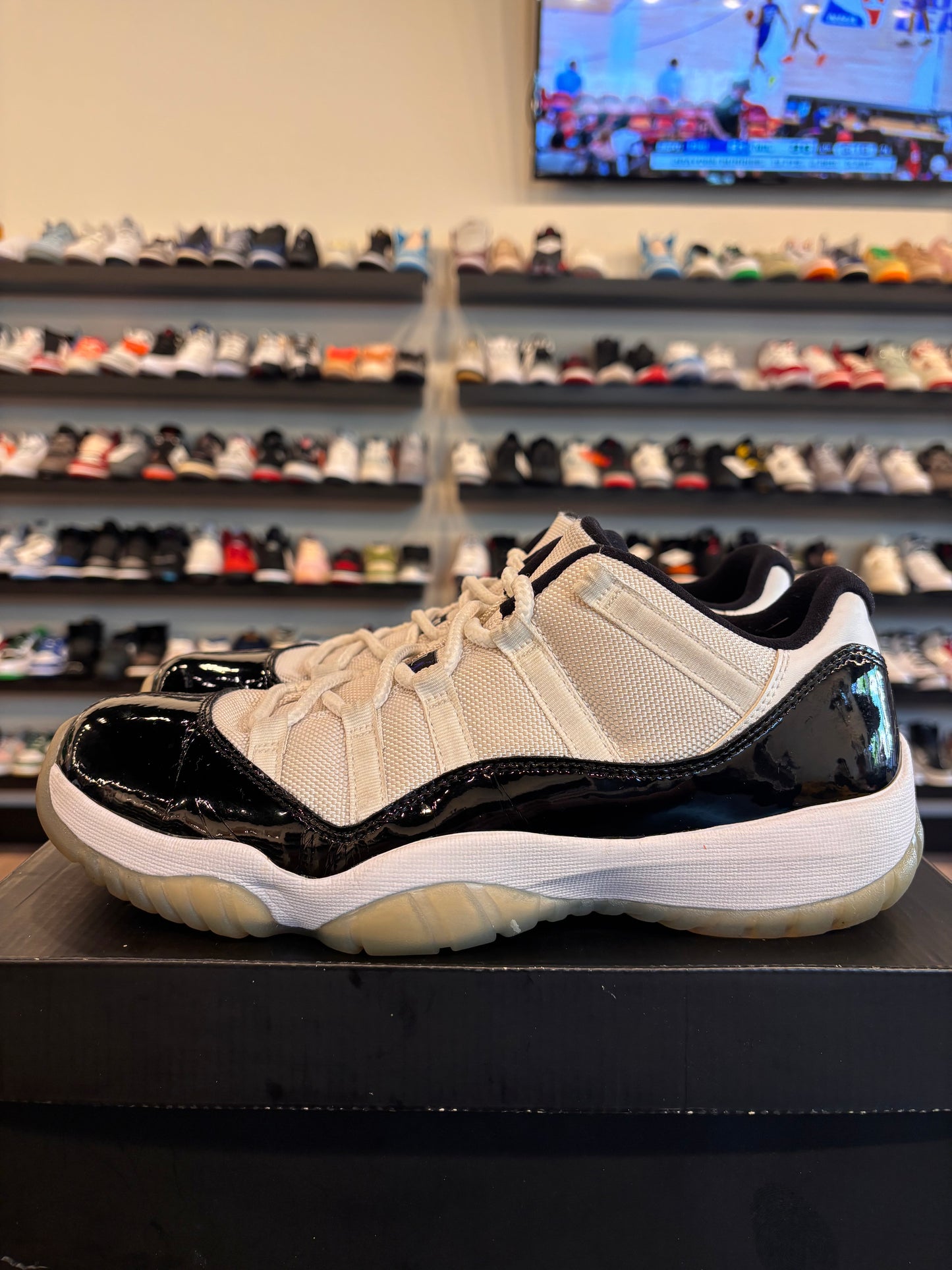 Jordan 11 Low Concord Size 9 Pre-Owned