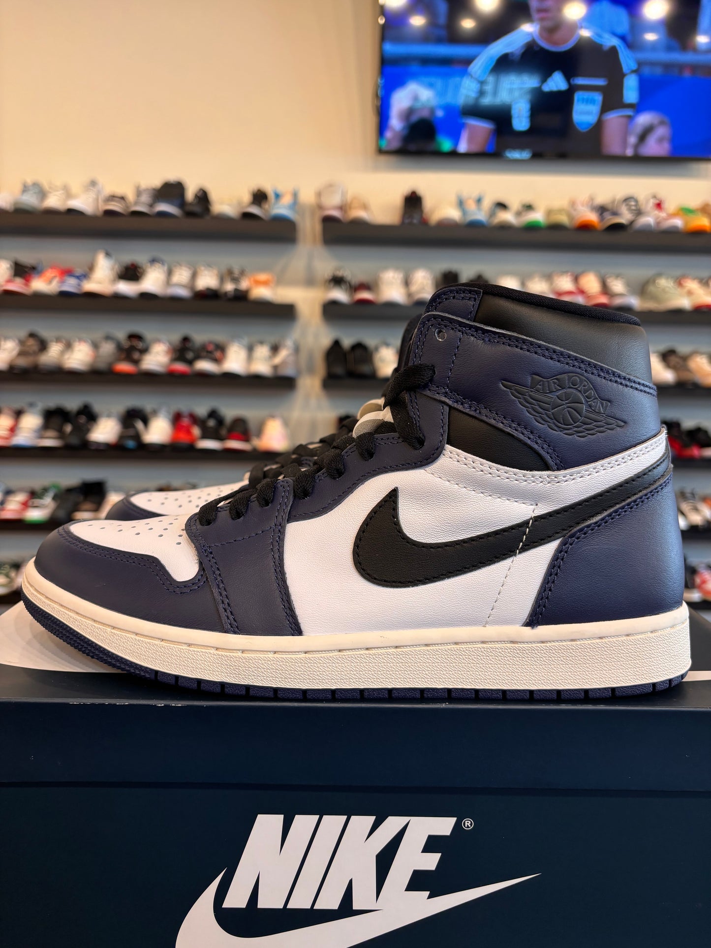 Jordan 1 Midnight Navy Size 9.5 Pre-Owned
