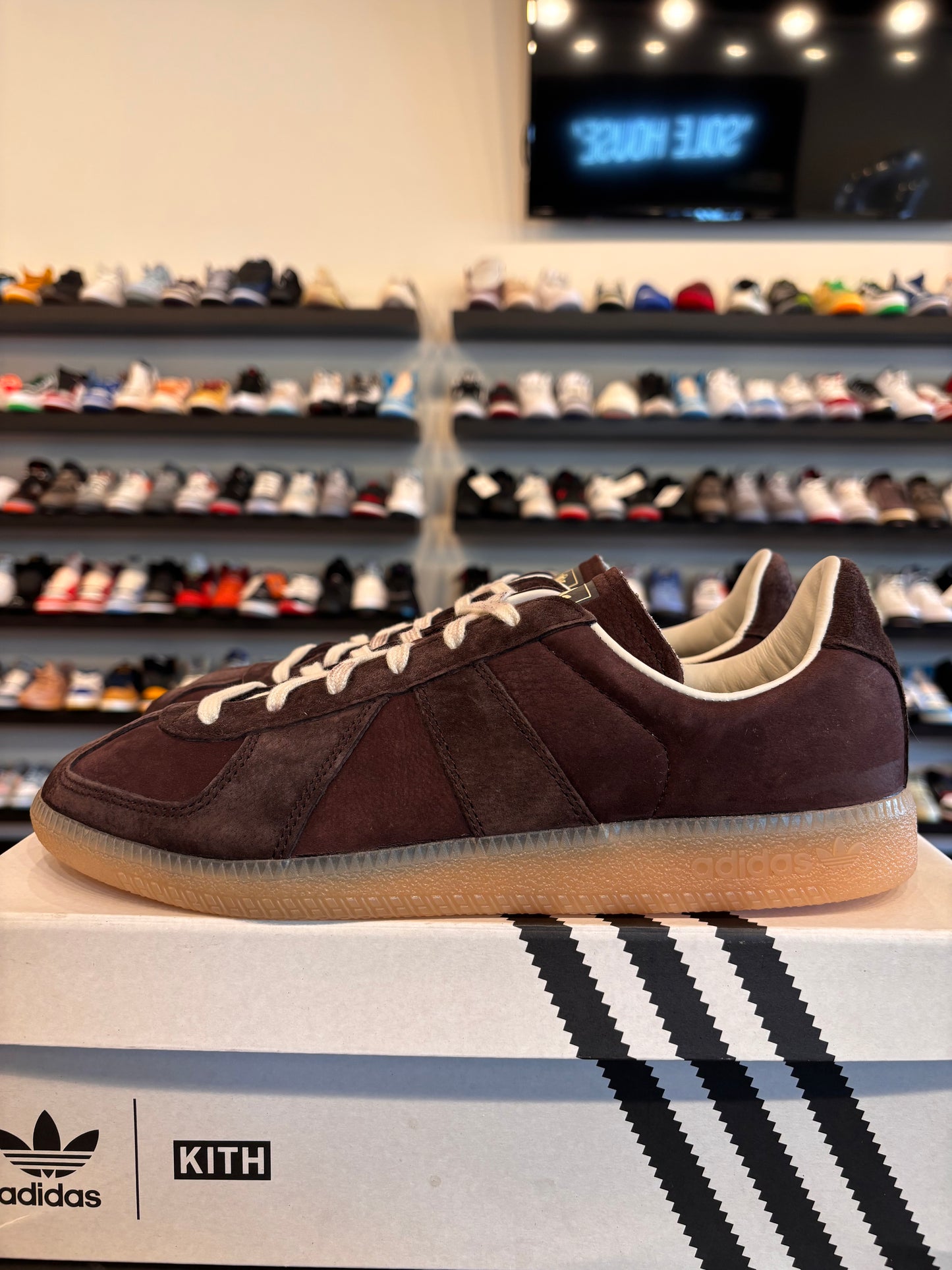 Adias Kith BW Army Coffee Size 8.5 Pre-Owned