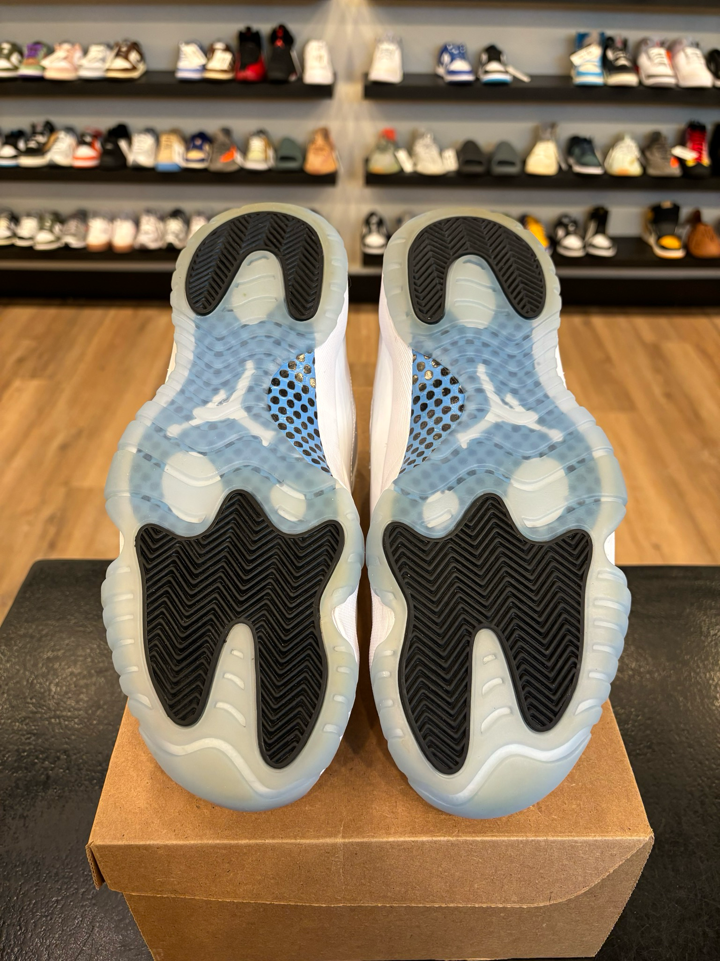 Jordan 11 Legend Blue 2024 Size 9.5 Pre-Owned