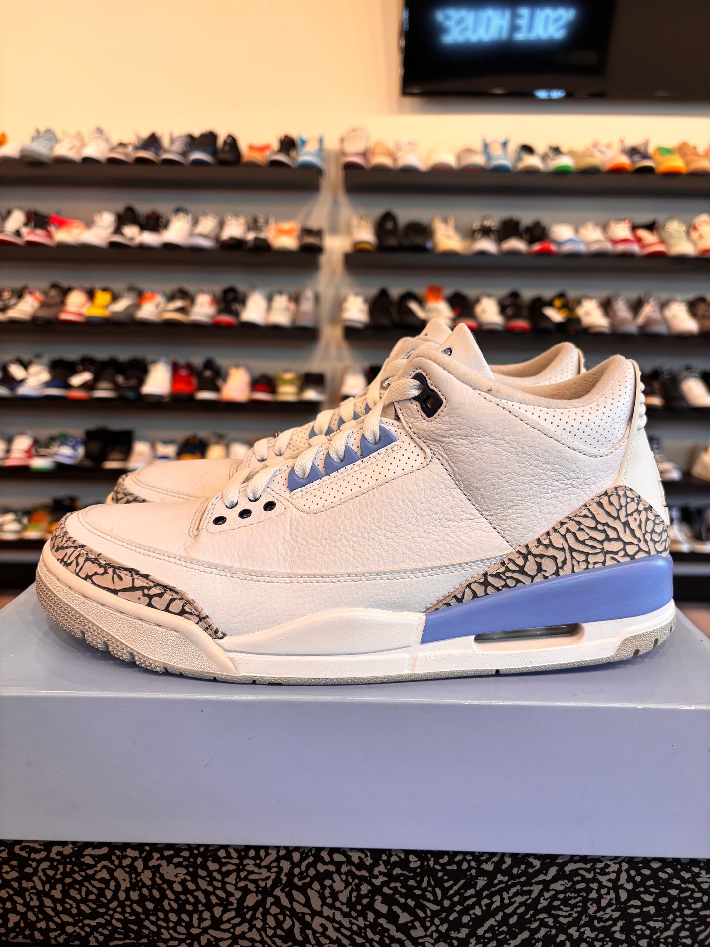 Jordan 3 UNC Size 10 Pre-Owned
