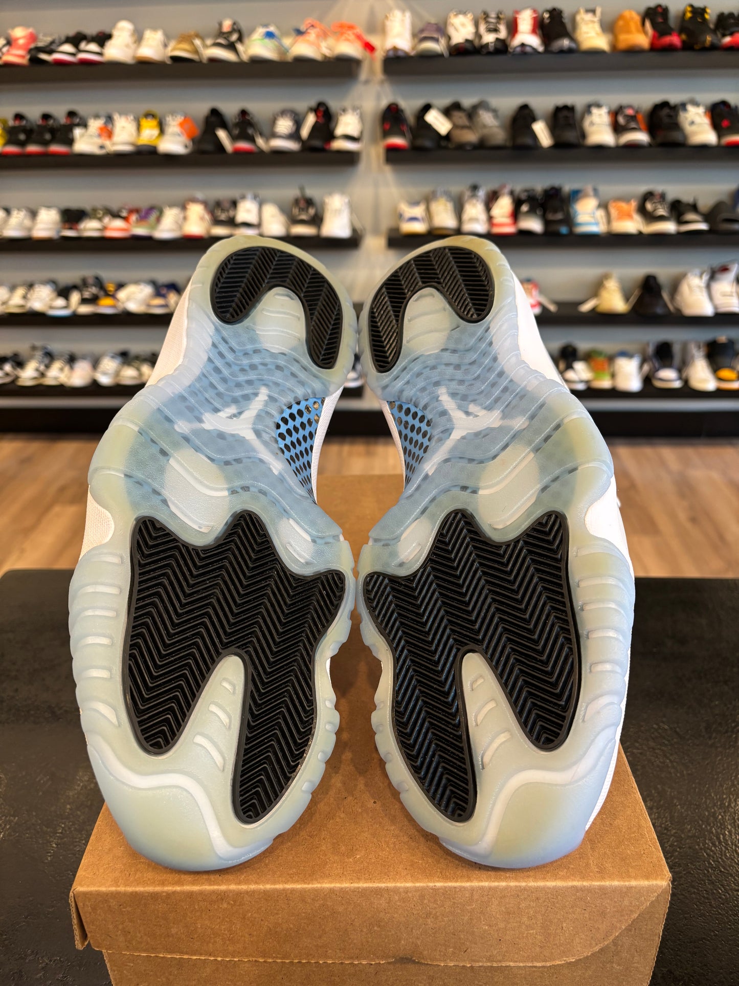 Jordan 11 Legend Blue Size 13 Pre-Owned (No Box)