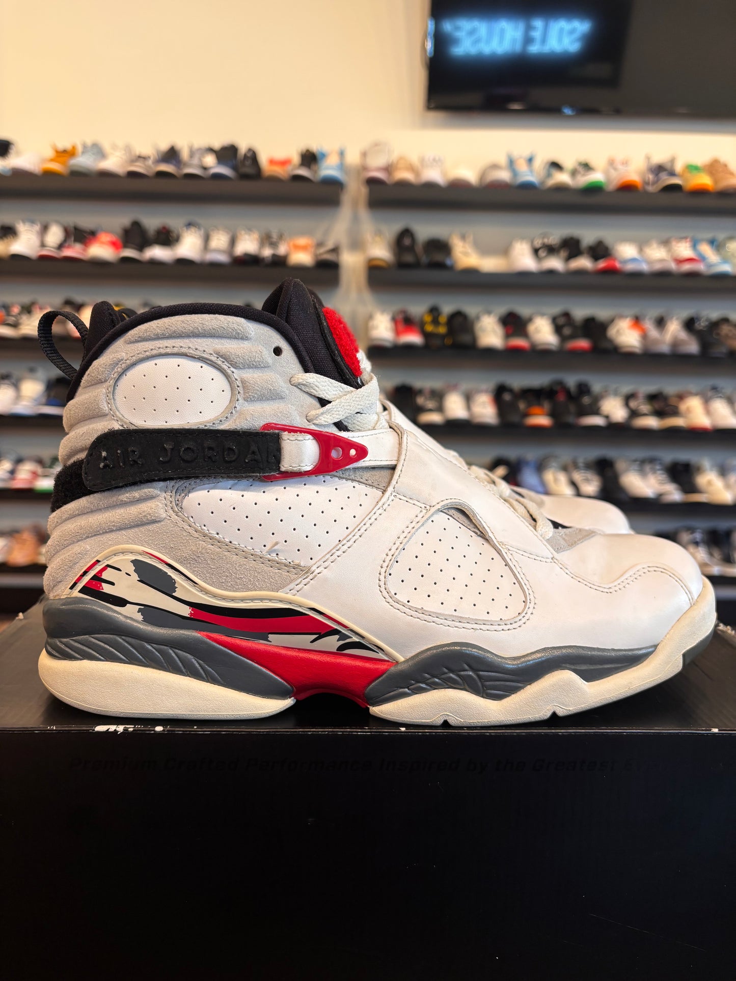 Jordan 8 Bugs Bunny 2013 Size 9.5 Pre-Owned
