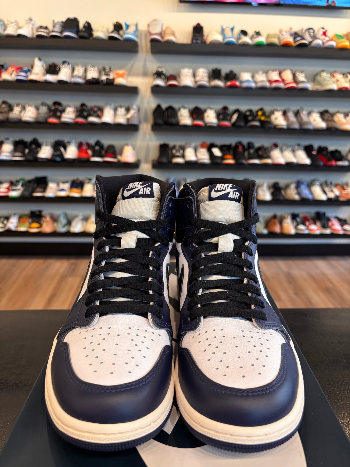 Jordan 1 Midnight Navy Size 9.5 Pre-Owned