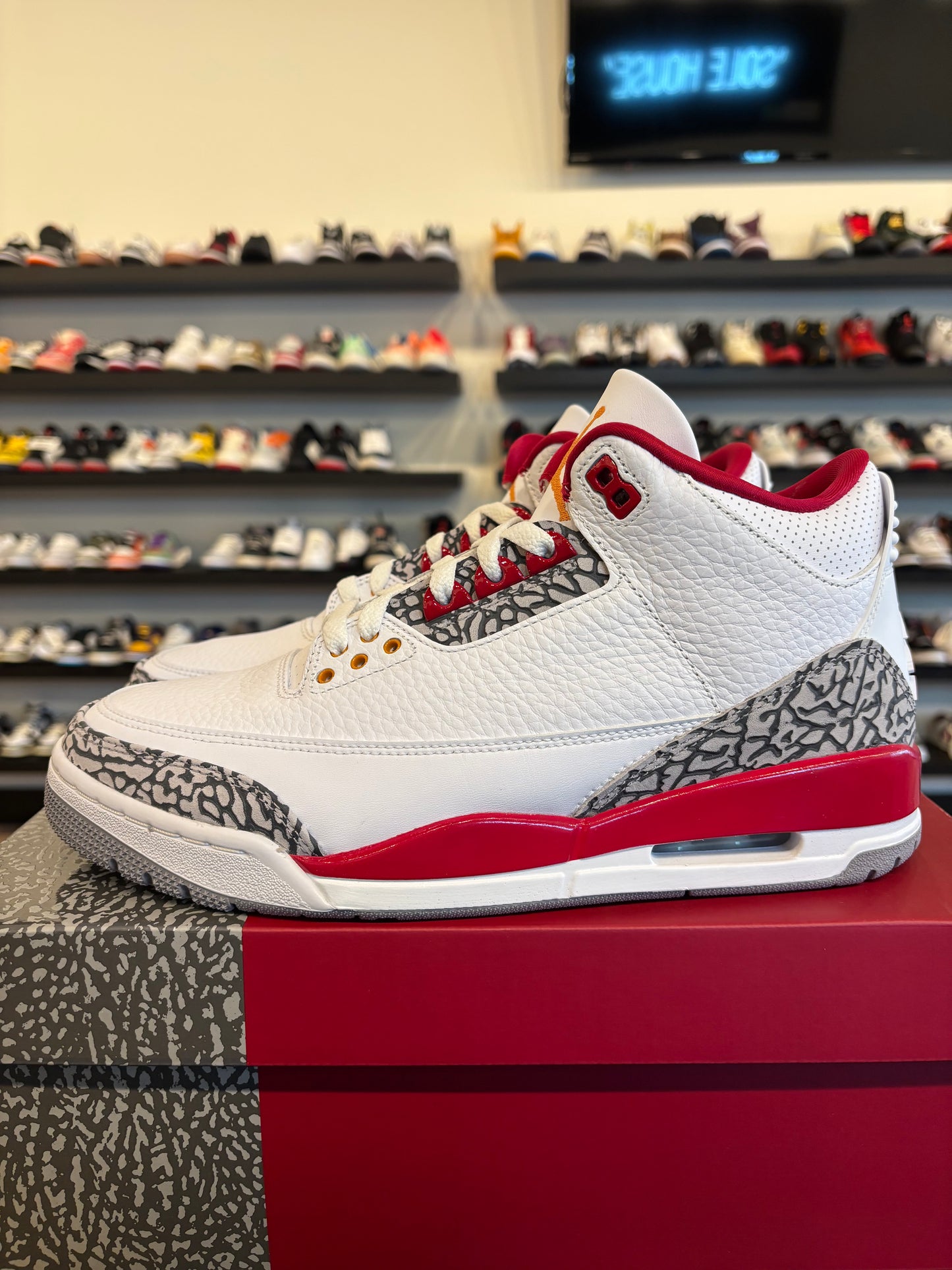 Jordan 3 Cardinal Size 9.5 Pre-Owned